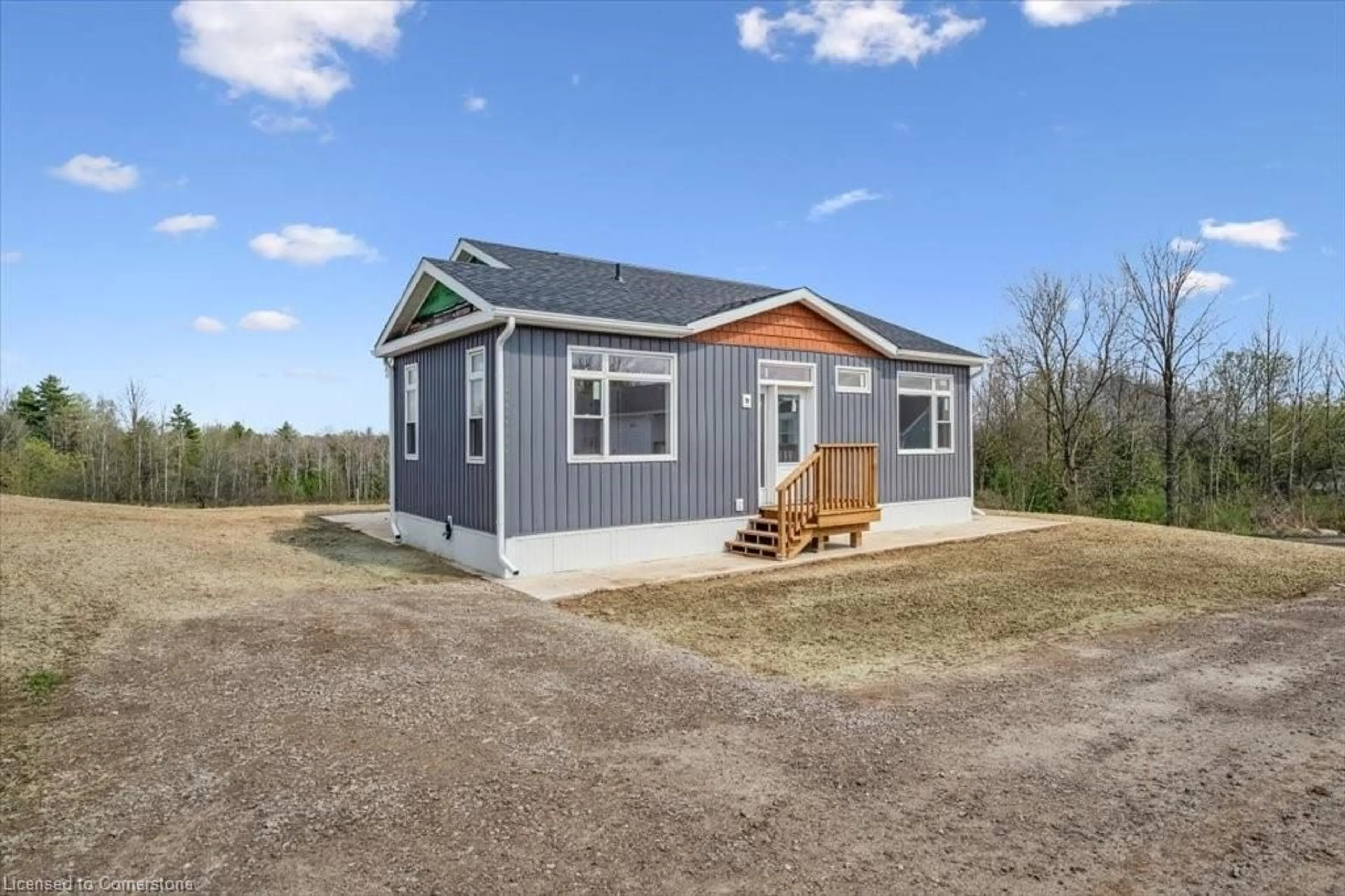 Home with vinyl exterior material, building for 1085 Concession 10 Rd #Lot 117/H, Flamborough Ontario L0R 1K0