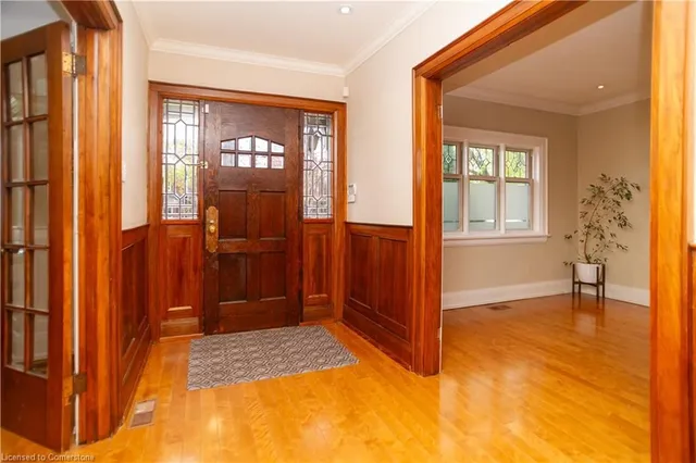 Additional property image - 136 Humbercrest Blvd