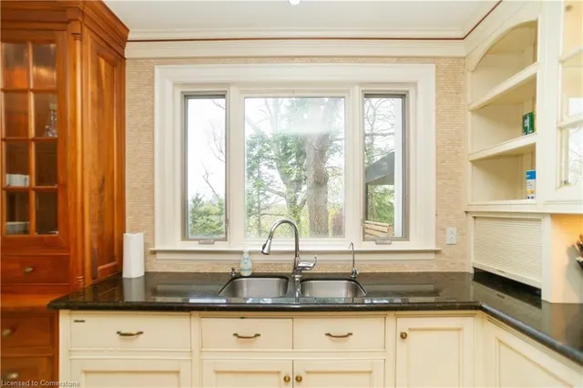 Additional property image - 136 Humbercrest Blvd