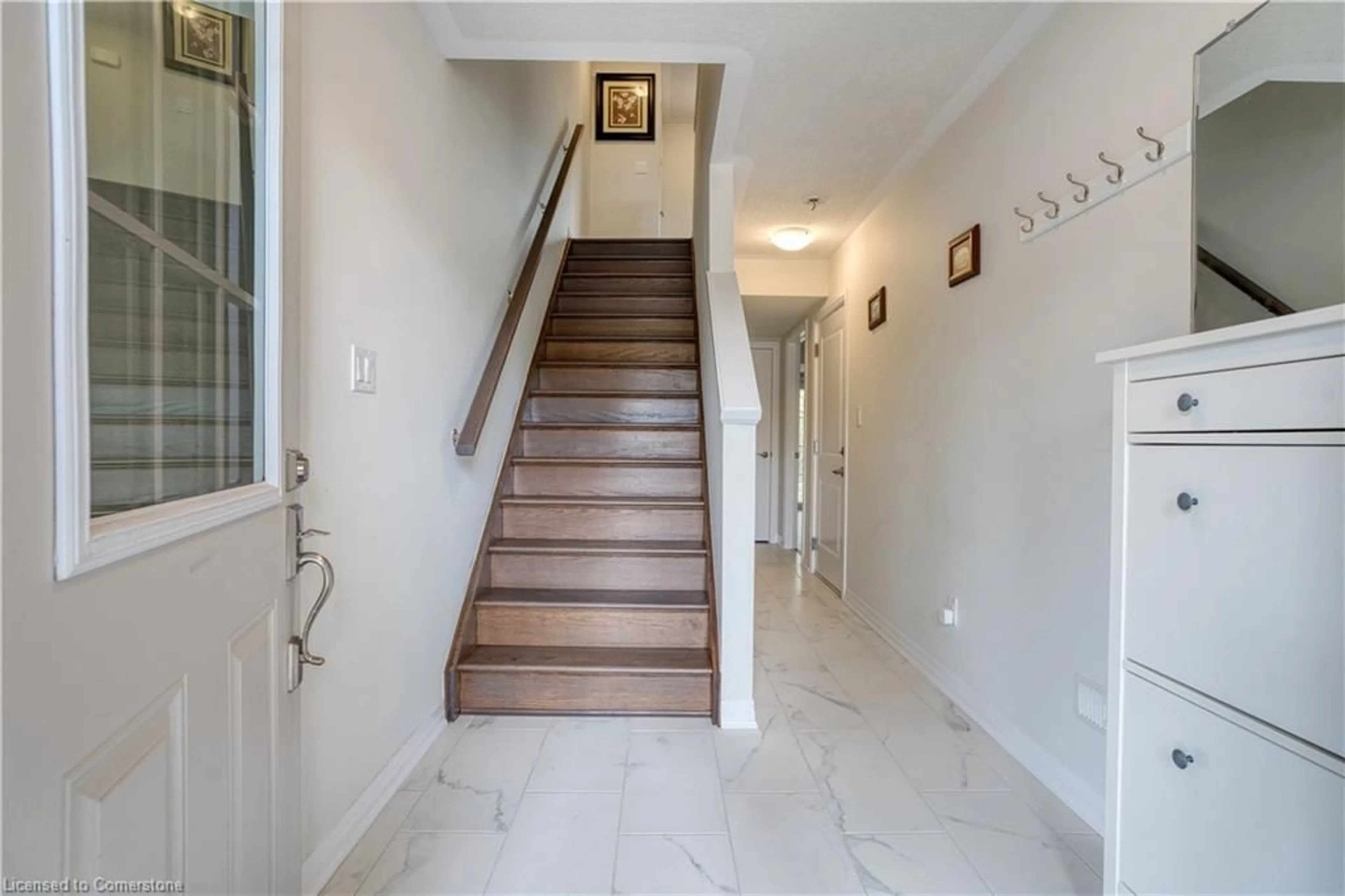 Indoor foyer for 311 Woolwich St #40, Waterloo Ontario N2K 0H4