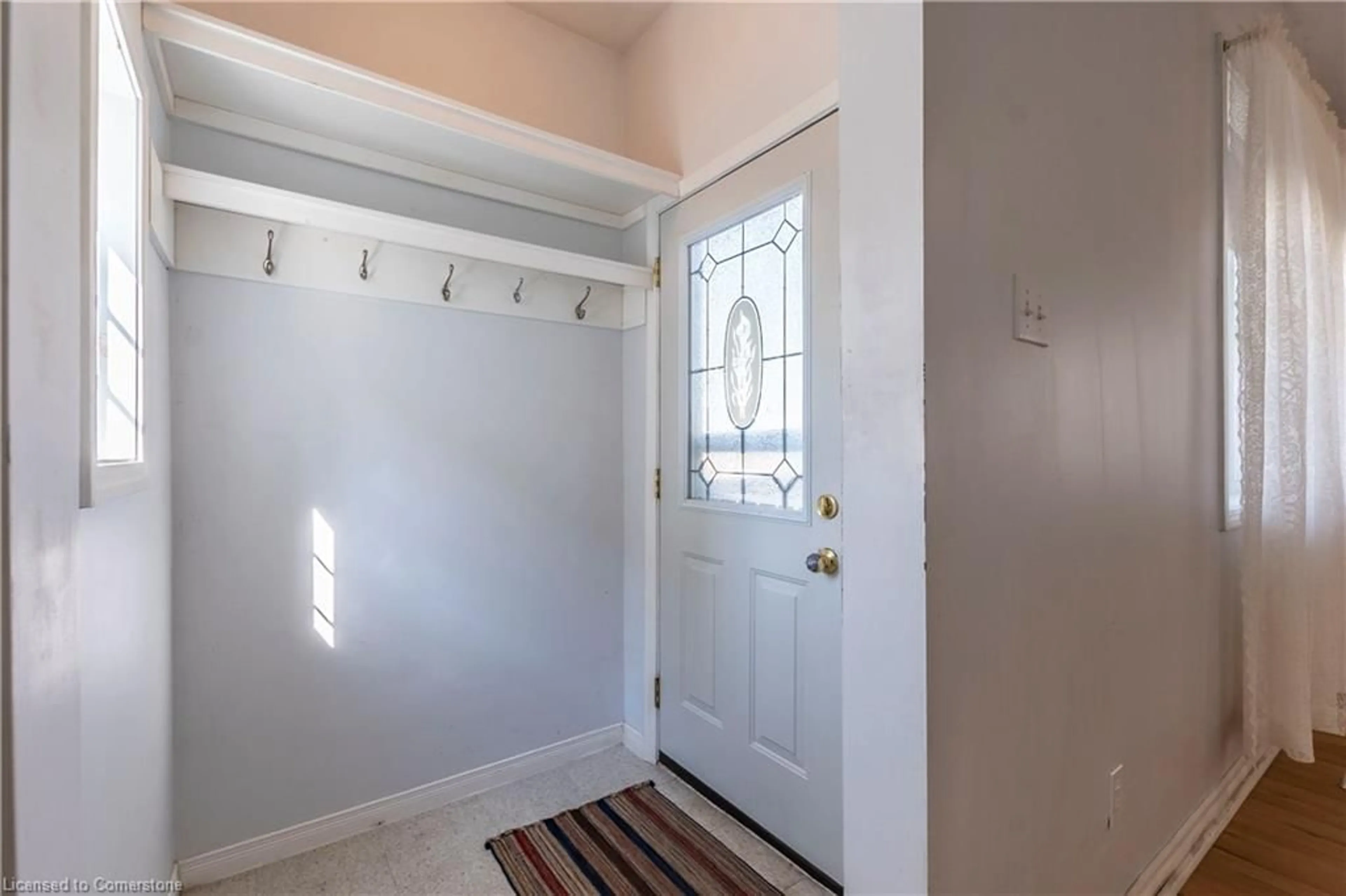 Indoor entryway for 15 Henry St, Kitchener Ontario N2G 1P4
