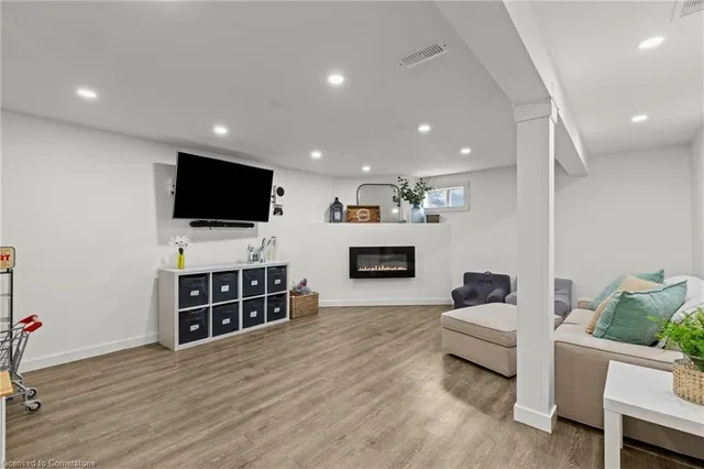 Additional property image - 3 Electra Crt