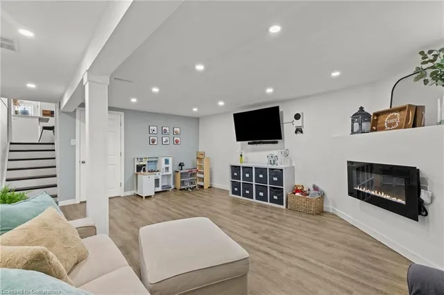 Additional property image - 3 Electra Crt
