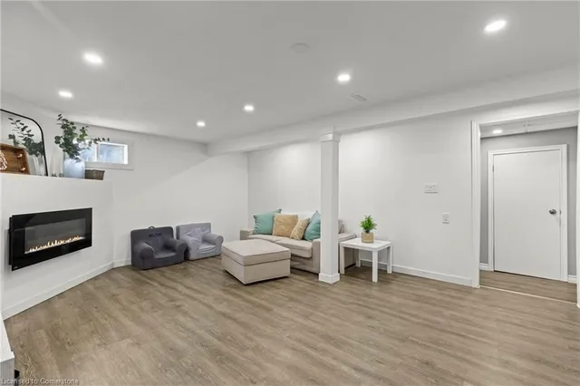 Additional property image - 3 Electra Crt