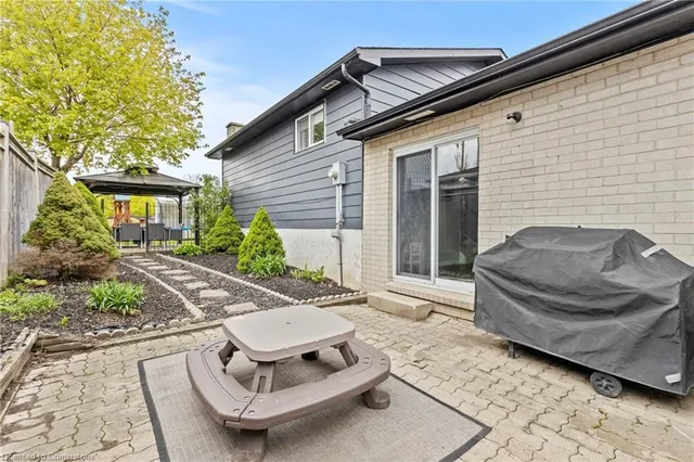 Additional property image - 3 Electra Crt