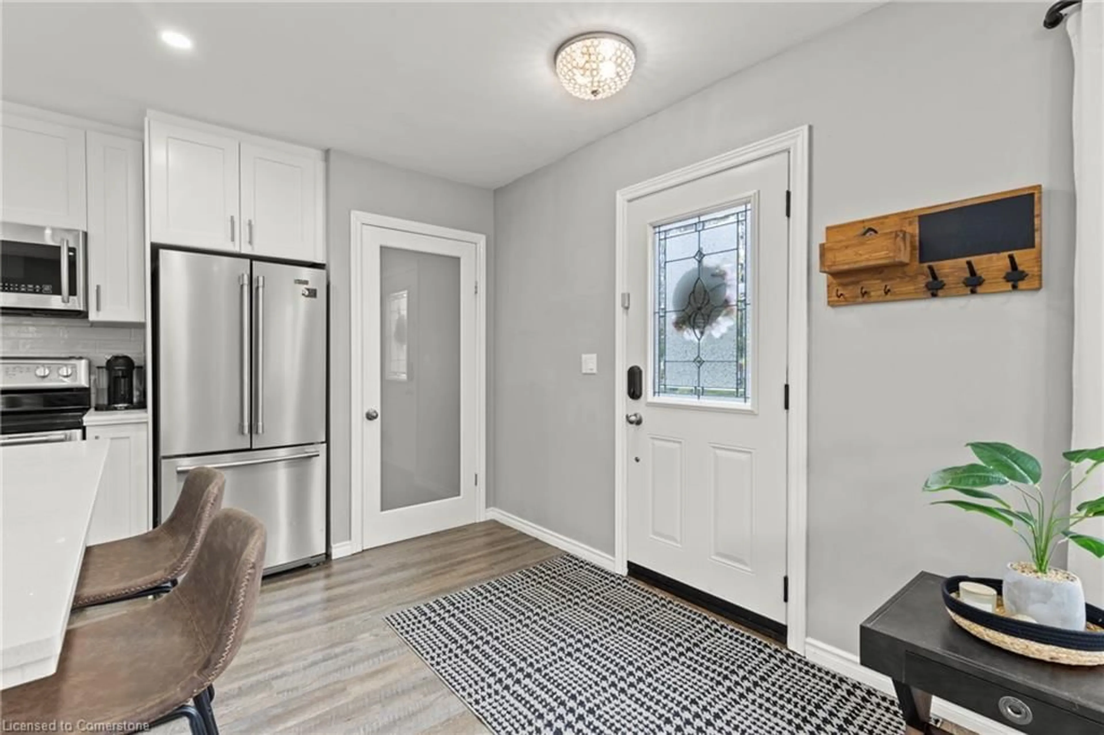 Indoor entryway for 3 Electra Crt, Stoney Creek Ontario L8J 1H2