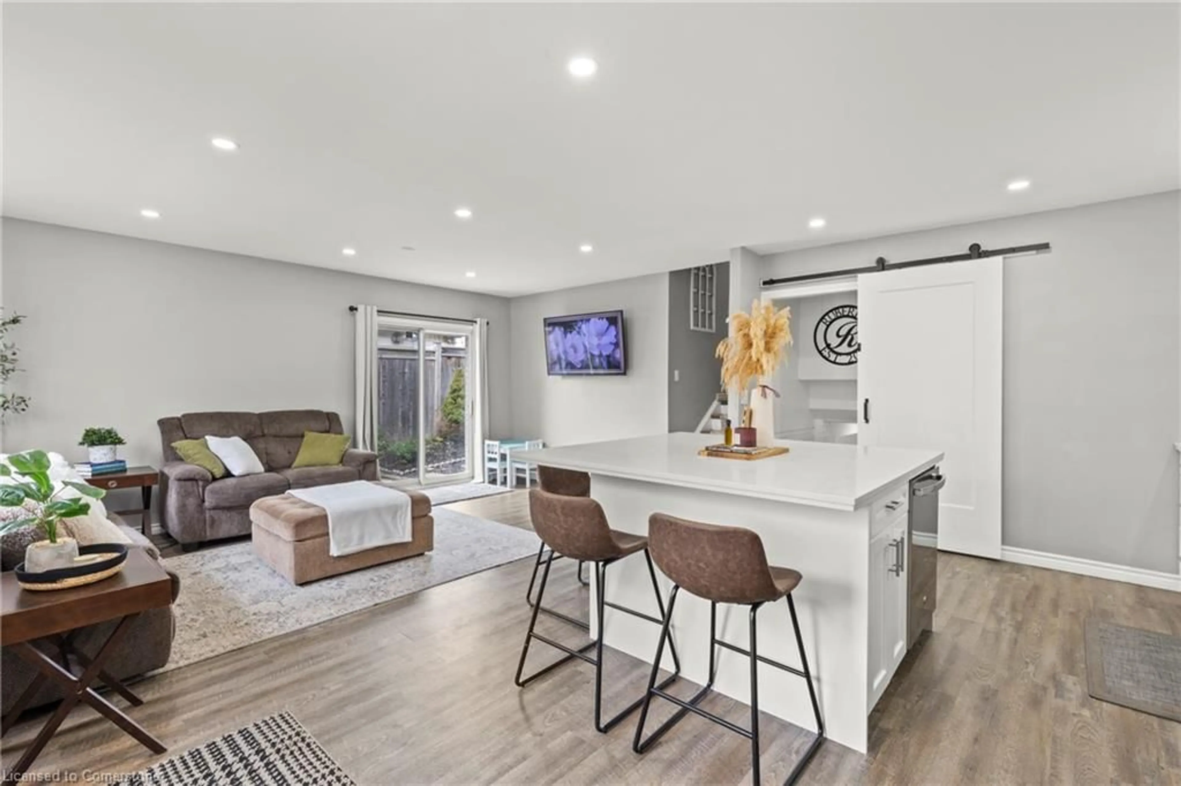 Open concept kitchen, unknown for 3 Electra Crt, Stoney Creek Ontario L8J 1H2