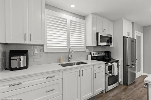 Additional property image - 3 Electra Crt