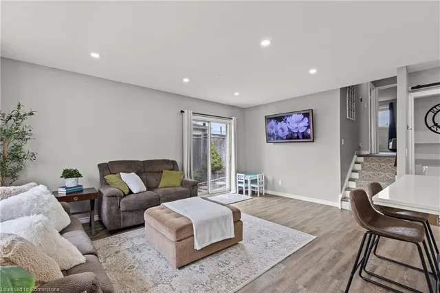 Additional property image - 3 Electra Crt