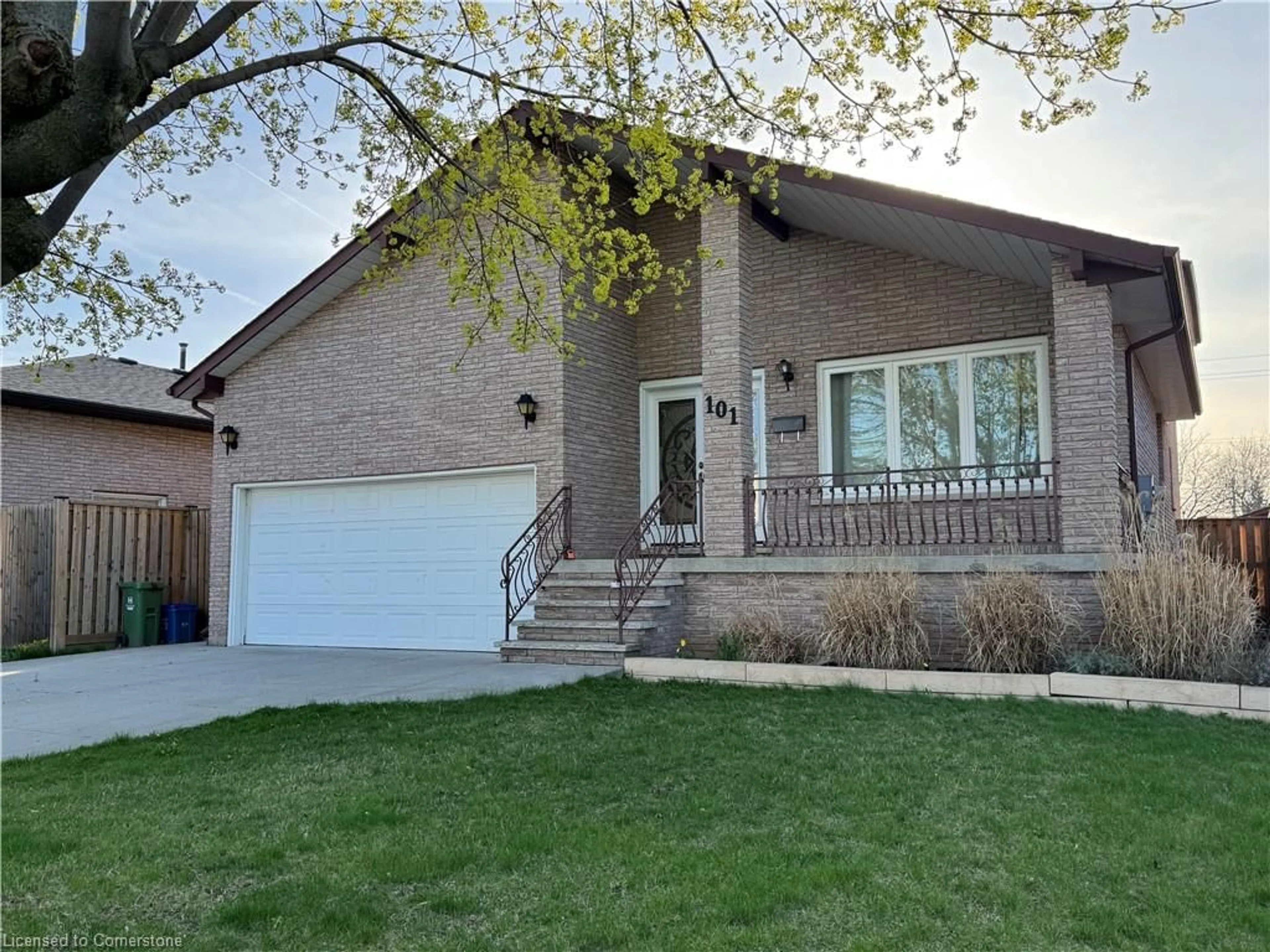 Home with brick exterior material, street for 101 Henley Dr, Stoney Creek Ontario L8E 4M3