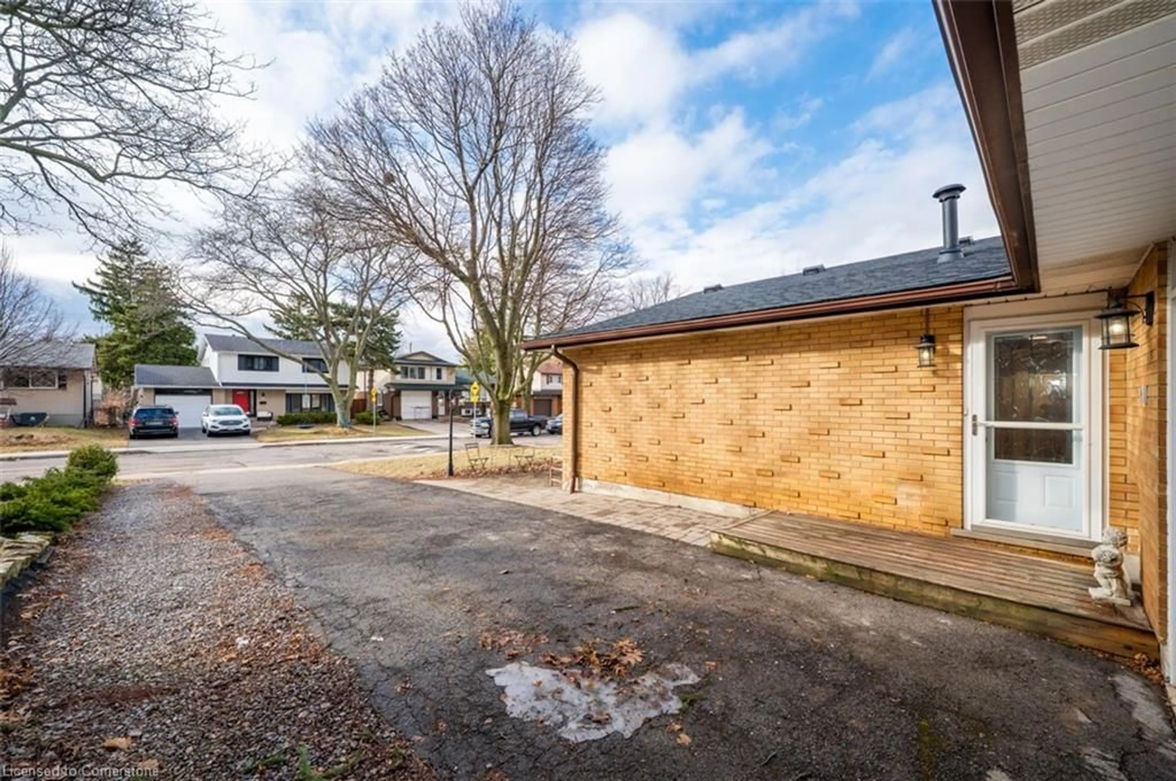Patio, street for 99 Mountbatten Dr, Hamilton Ontario L9C 3V6