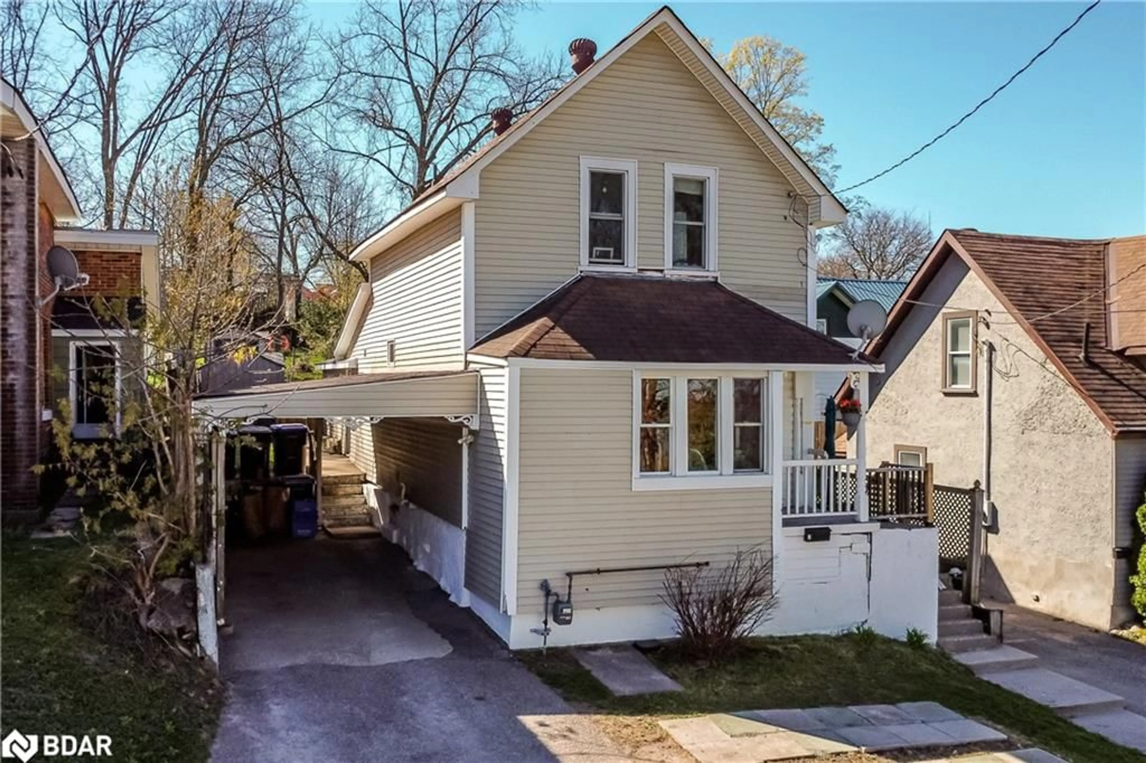 Home with vinyl exterior material, street for 385 Gloucester St, Midland Ontario L4R 1J2