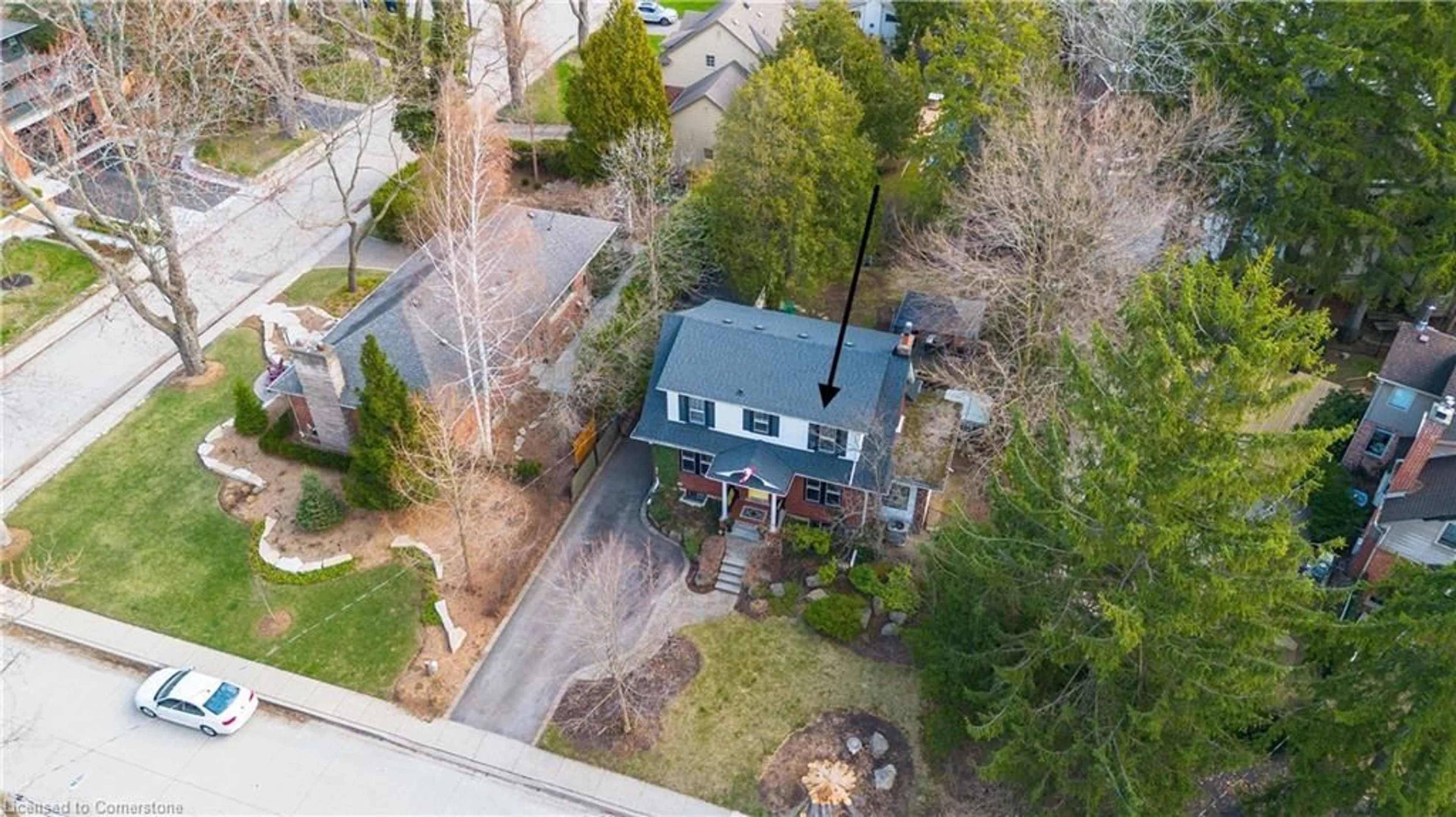 A pic from outside/outdoor area/front of a property/back of a property/a pic from drone, street for 263 Hart Ave, Burlington Ontario L7N 1P3
