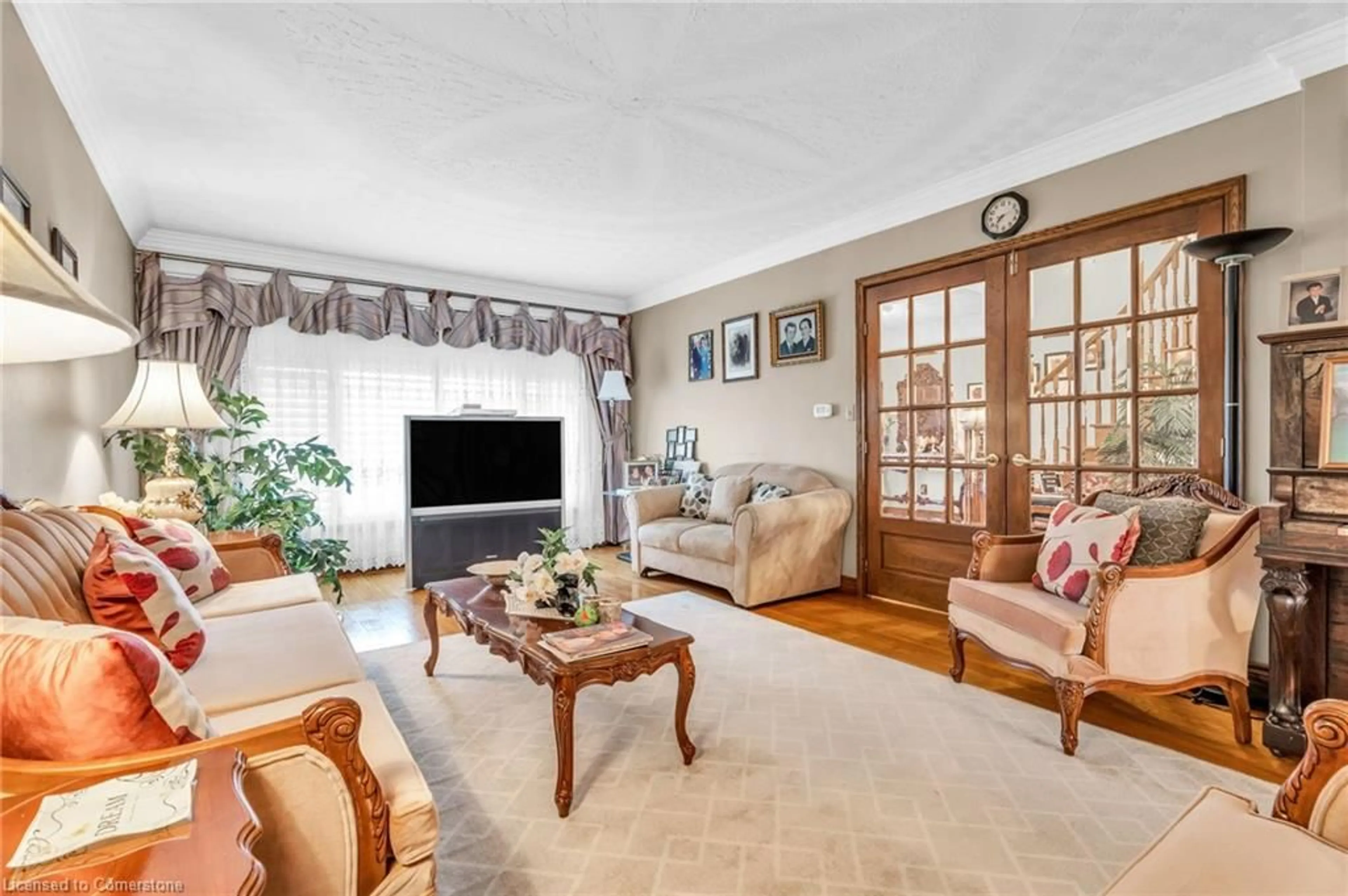 Living room with furniture, unknown for 6 Leckie Ave, Stoney Creek Ontario L8J 2S8