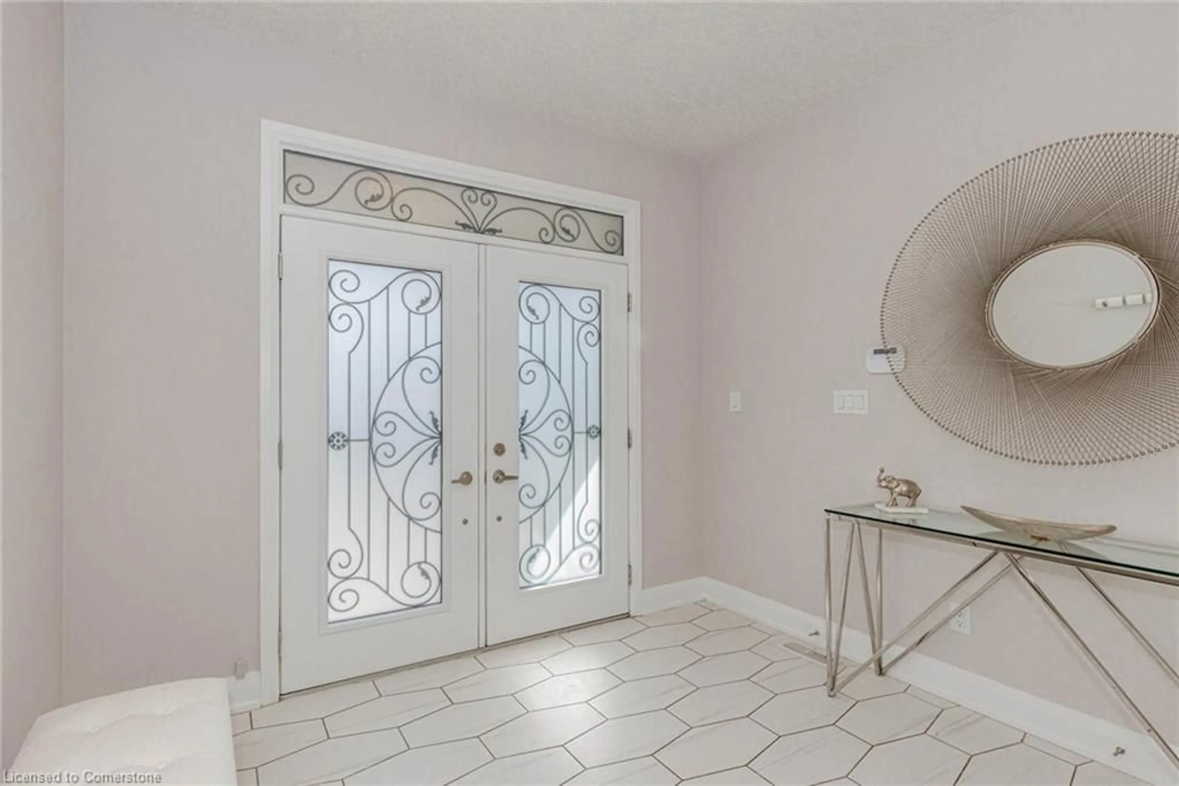 Indoor entryway for 126 Pondcliffe Dr, Kitchener Ontario N2P 2R3
