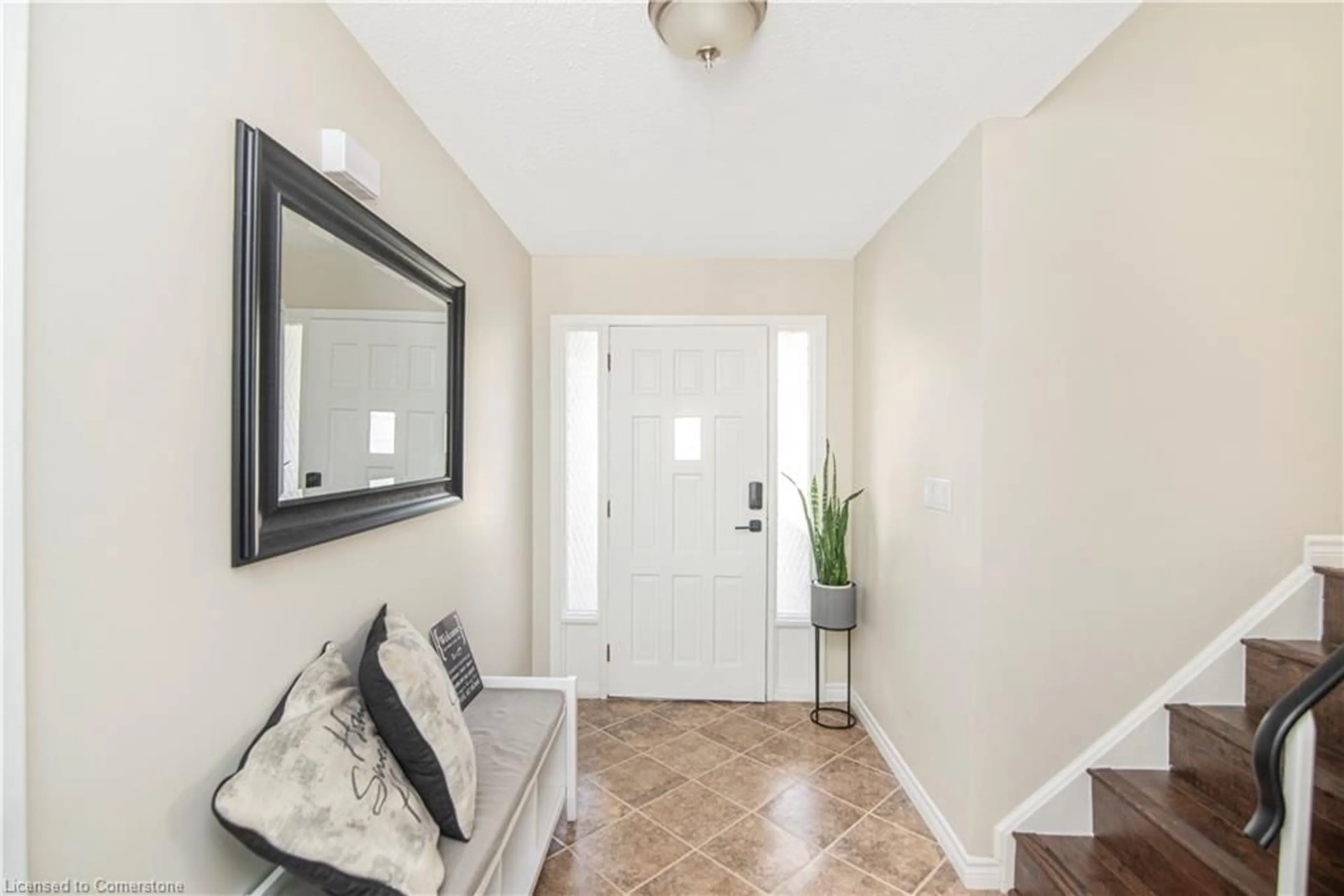 Indoor entryway for 18 Hewitt Dr, Haldimand County Ontario N0A 1H0
