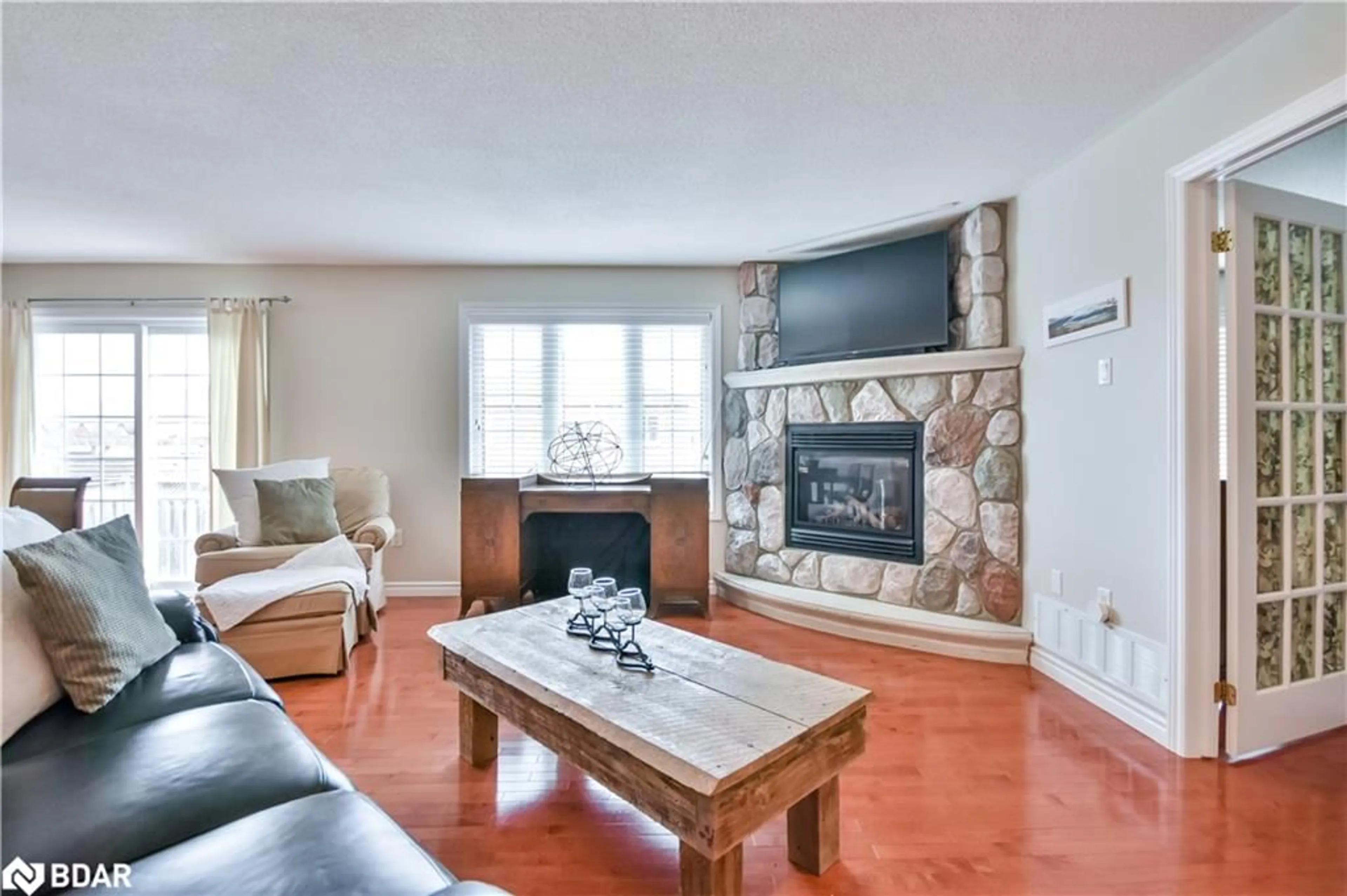 Living room with furniture, unknown for 44 Graham St, Elmvale Ontario L0L 1P0