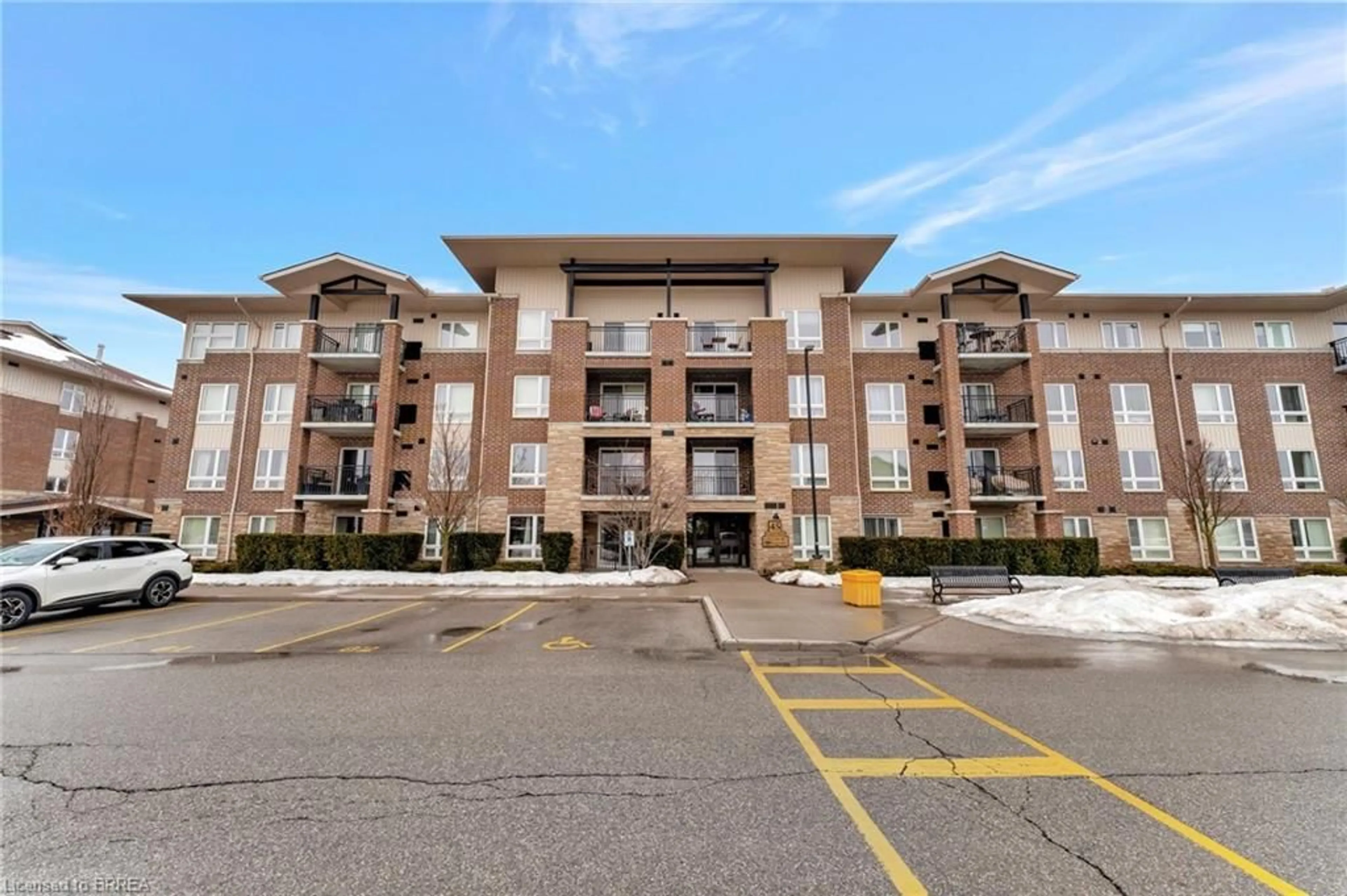 Patio, building for 45 Kingsbury Sq #213, Guelph Ontario N1L 0L2