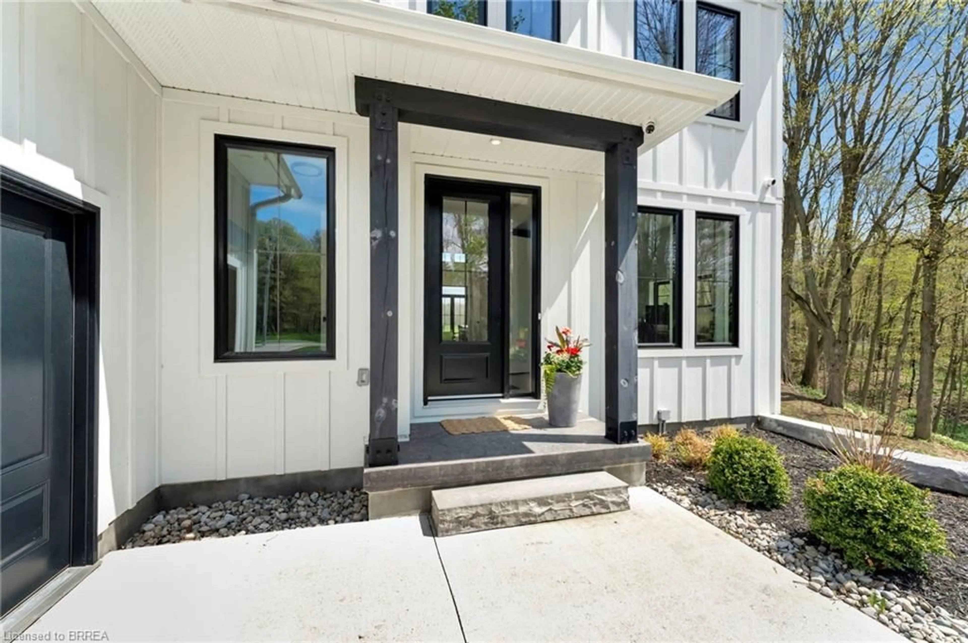 Indoor entryway for 12200 Plank Rd, Eden Ontario N0J 1H0