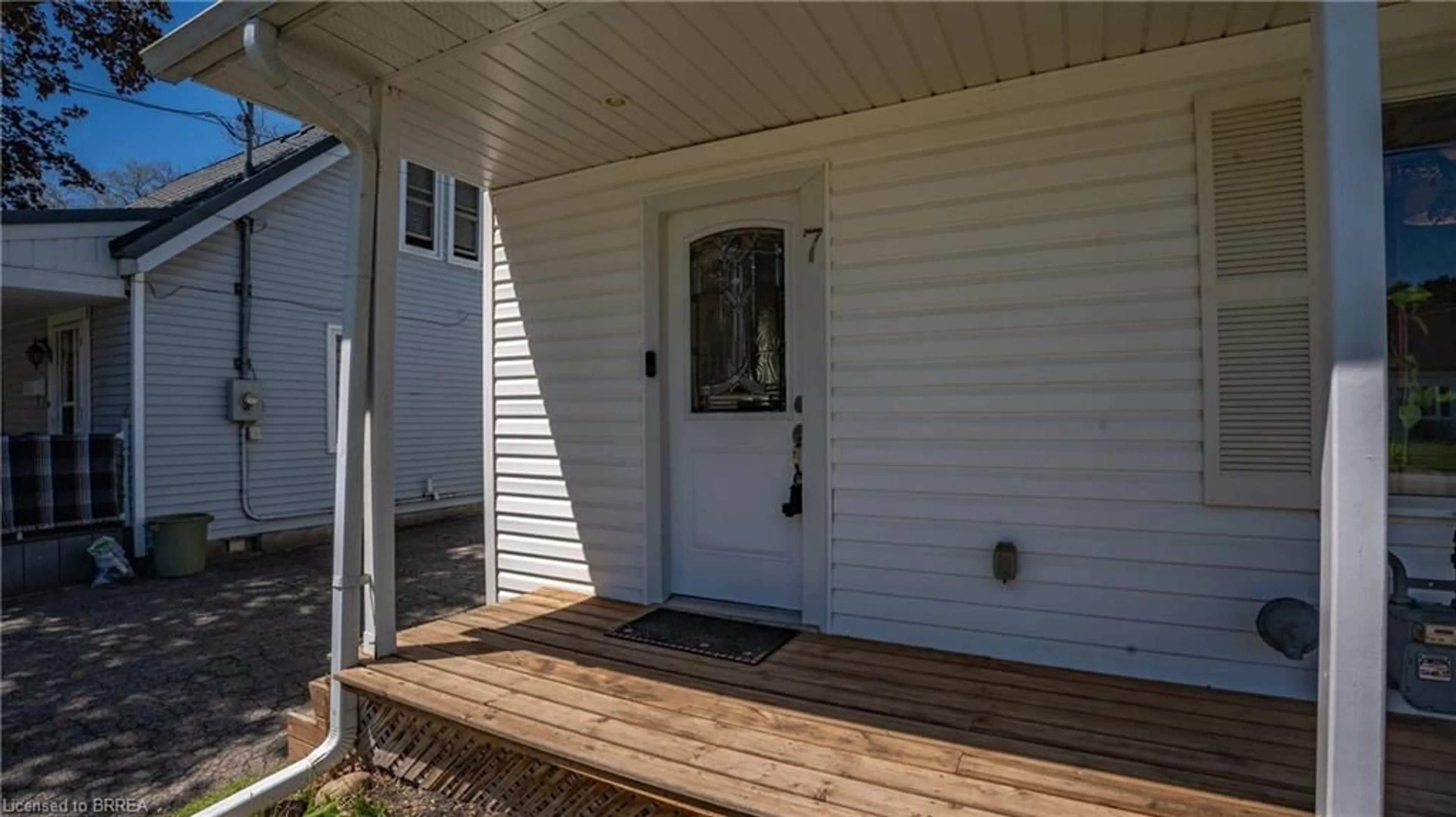 Indoor entryway for 7 Winston Ave, Brantford Ontario N3T 5B6