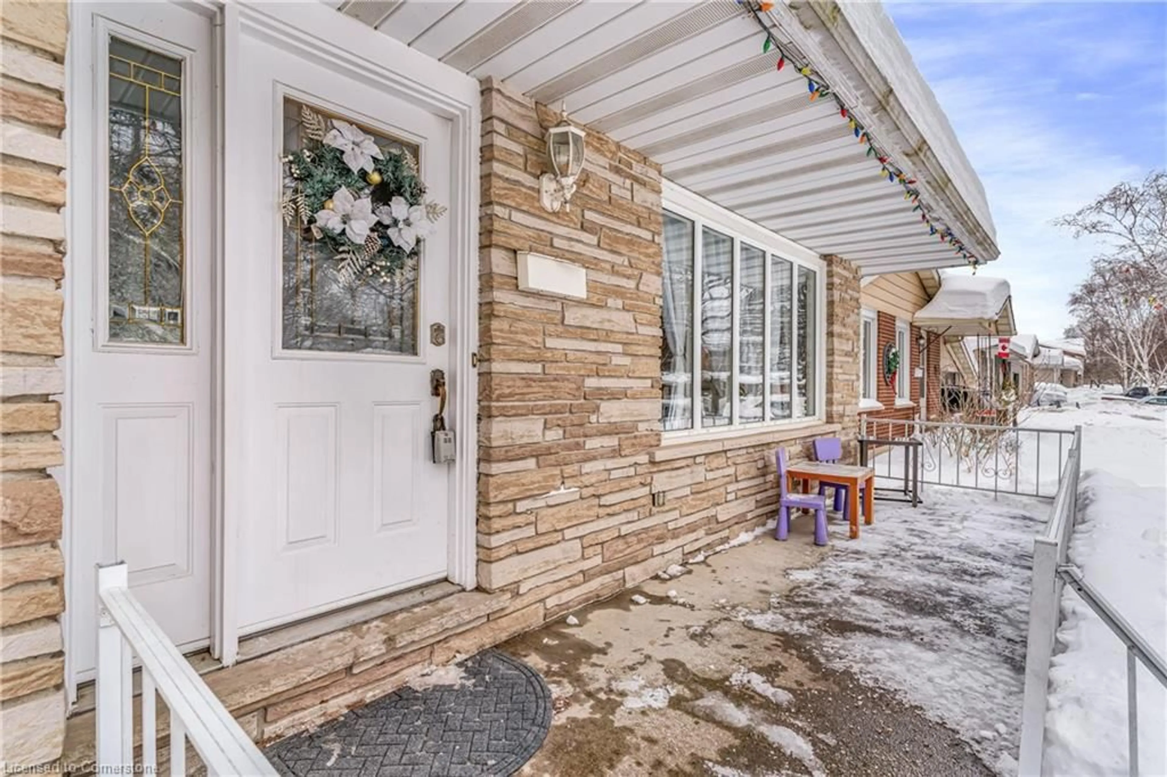 Indoor entryway for 110 Century Hill Dr, Kitchener Ontario N2E 2H8