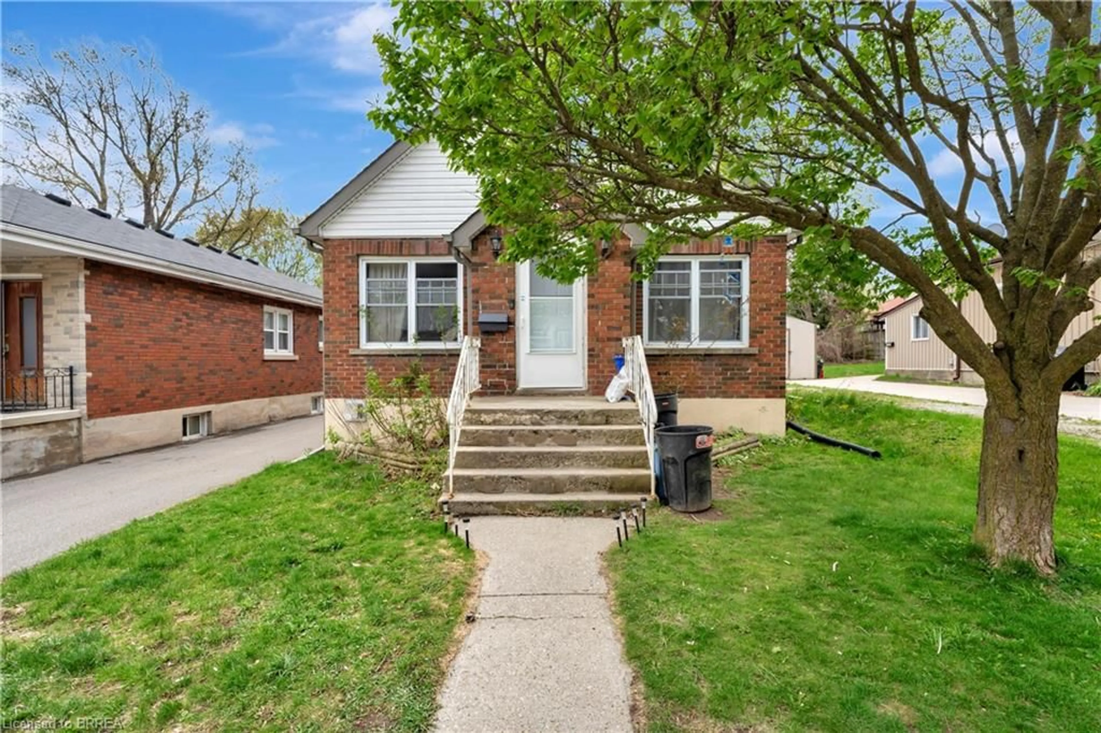 Home with brick exterior material, street for 89 Mary St, Brantford Ontario N3S 3B5