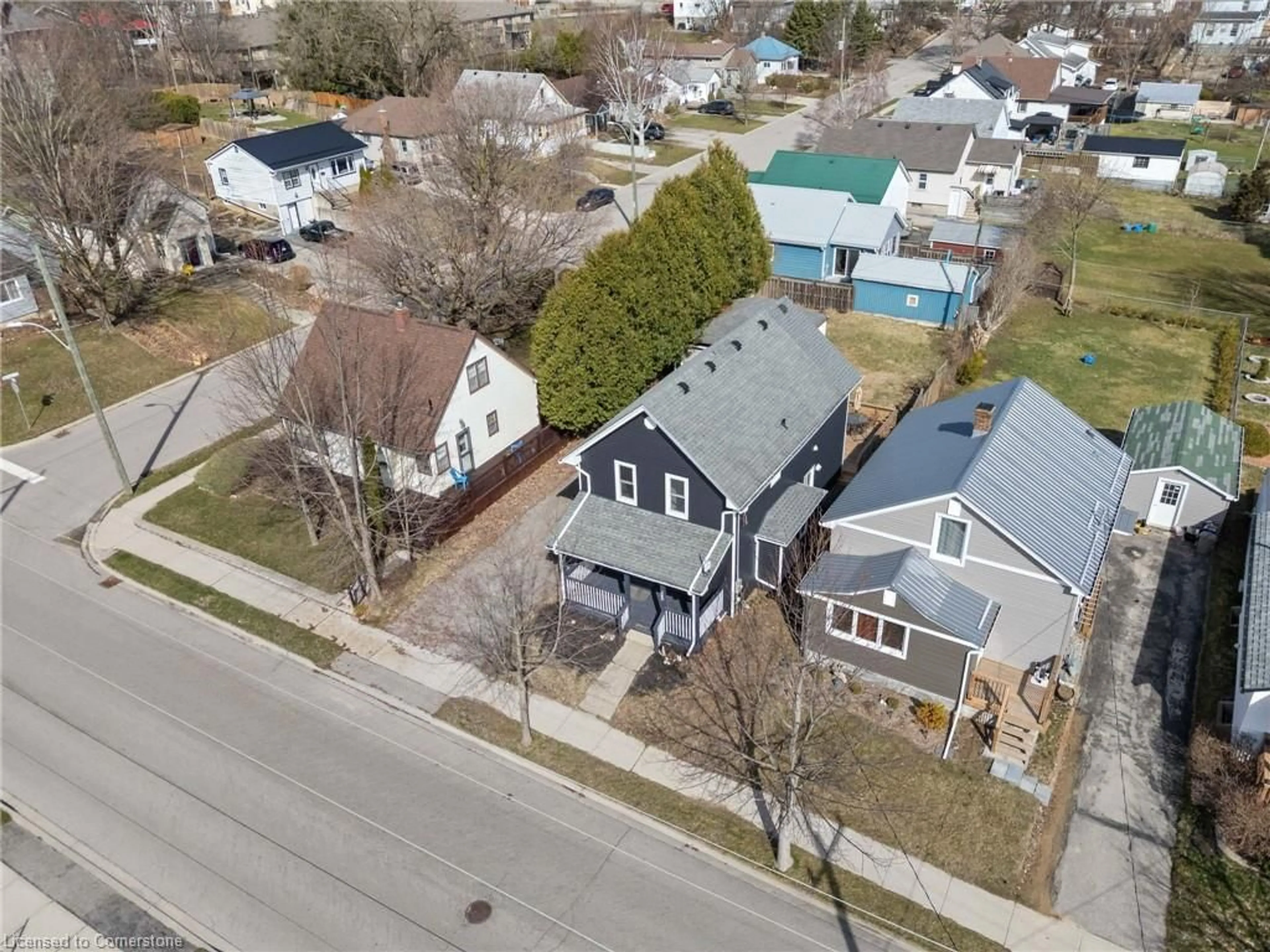 A pic from outside/outdoor area/front of a property/back of a property/a pic from drone, street for 249 Chapel St, Simcoe Ontario N3Y 1N8