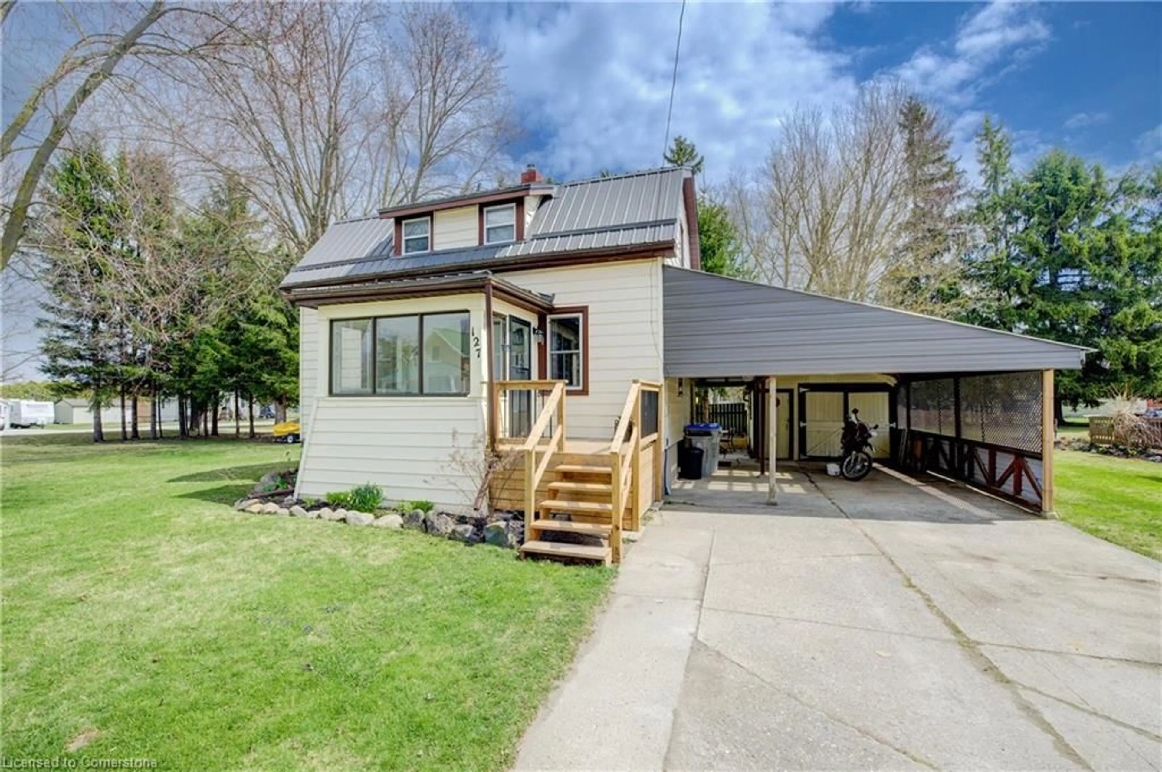 Home with vinyl exterior material, street for 127 King St, Atwood Ontario N0G 1B0