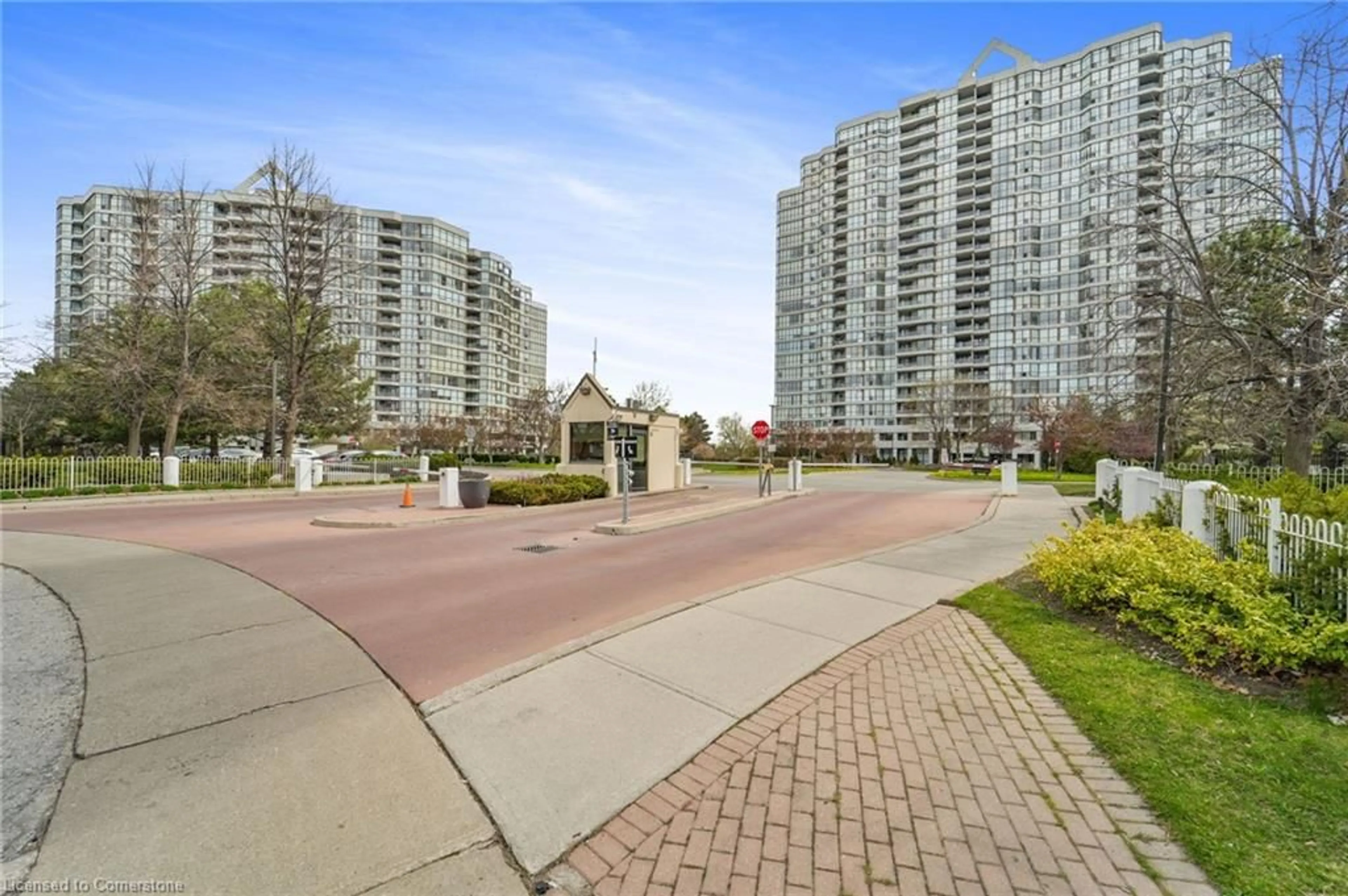 Patio, street for 1 Rowntree Rd #215, Toronto Ontario M9V 5G7