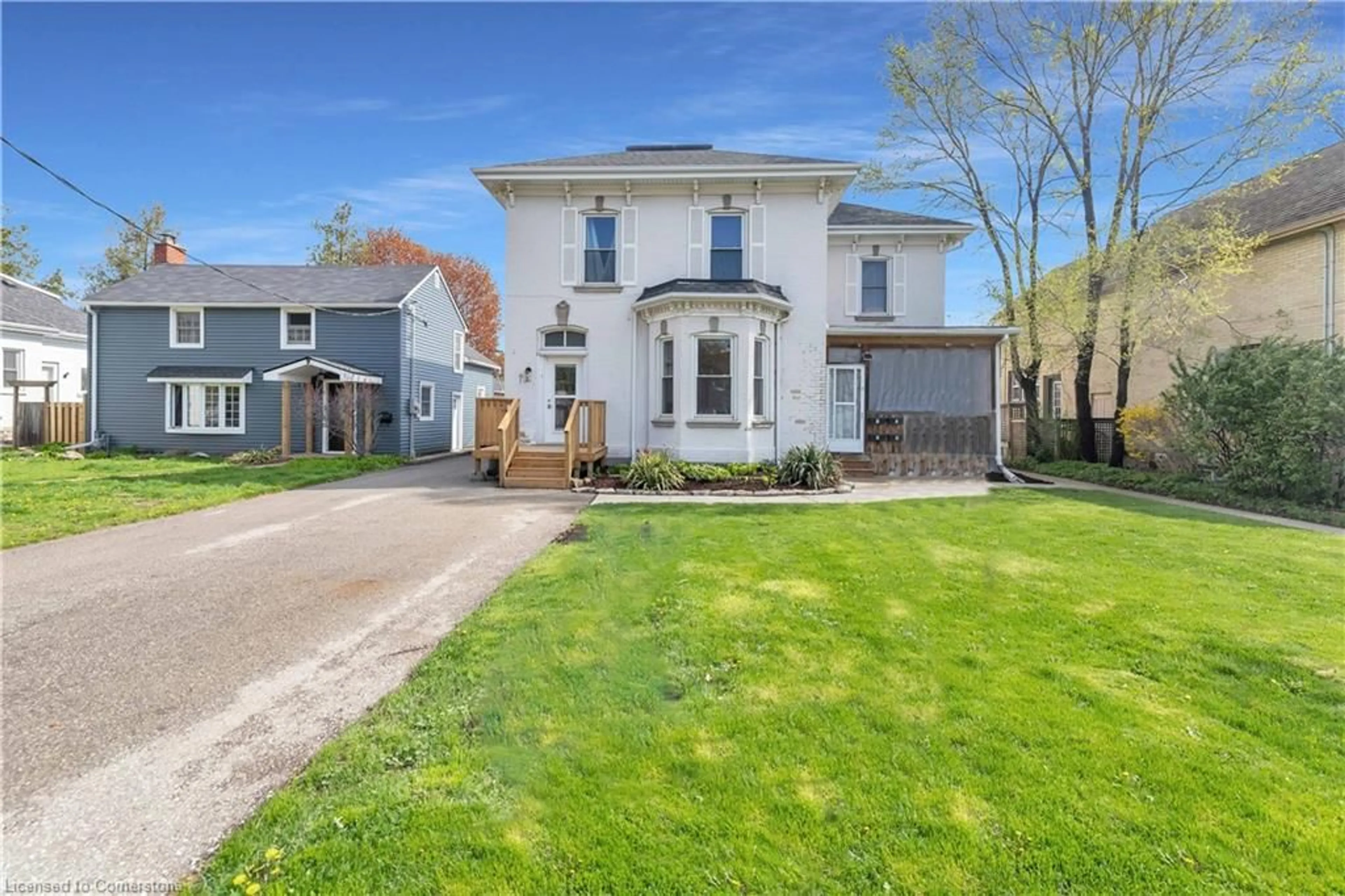 A pic from outside/outdoor area/front of a property/back of a property/a pic from drone, street for 7 Bond St, Cambridge Ontario N1R 4B2