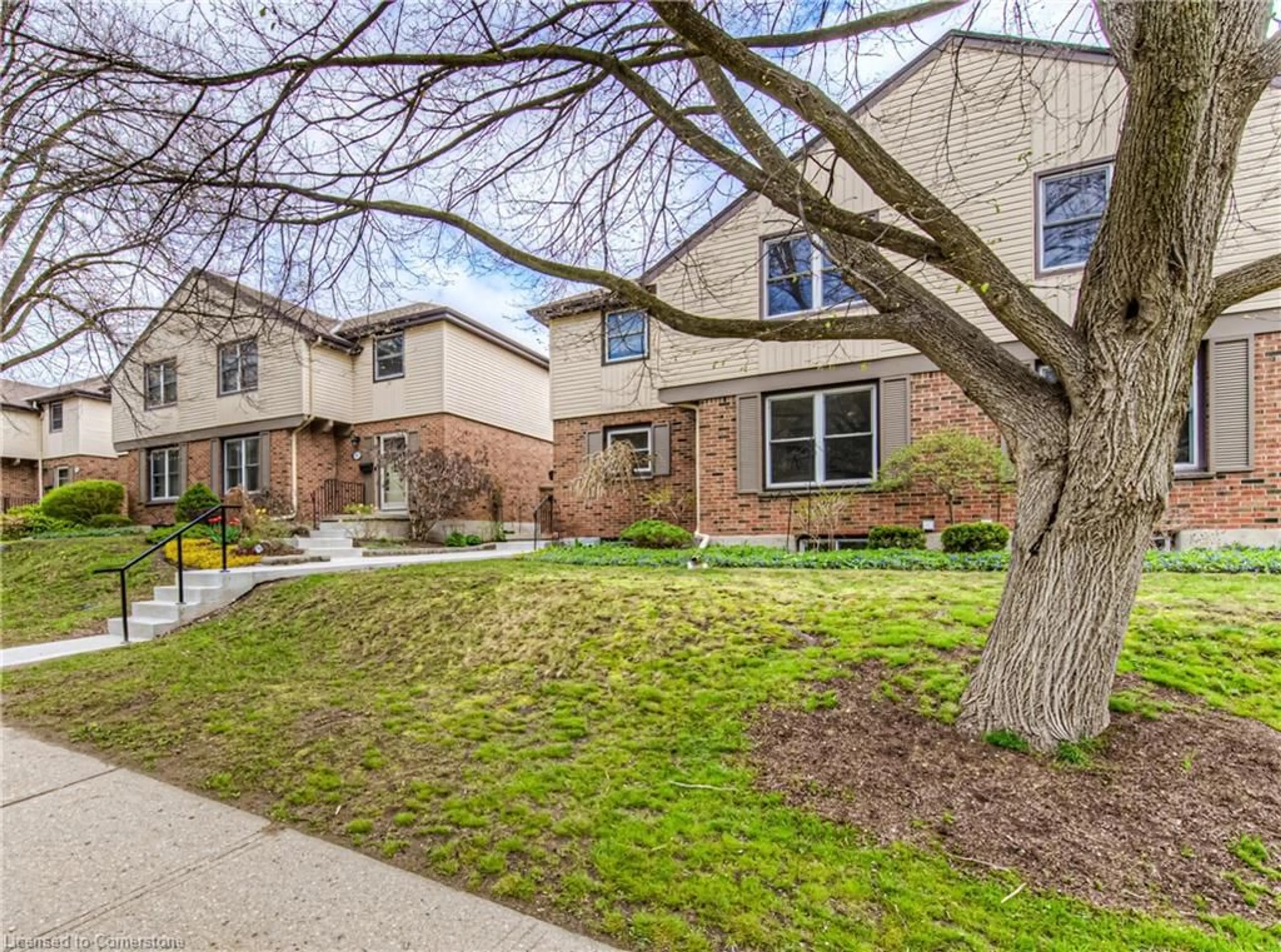 Home with brick exterior material, street for 100 Mcdougall Rd #5, Waterloo Ontario N2L 5C5