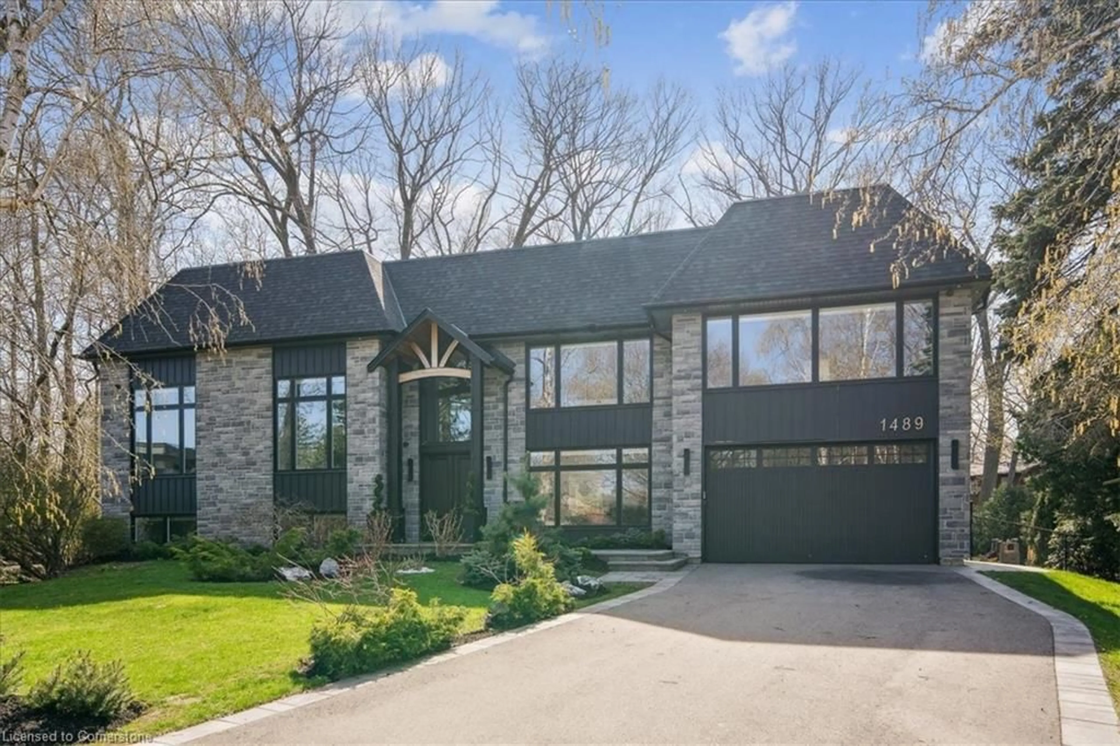 Home with brick exterior material, street for 1489 Rogerswood Crt, Mississauga Ontario L5J 1R7