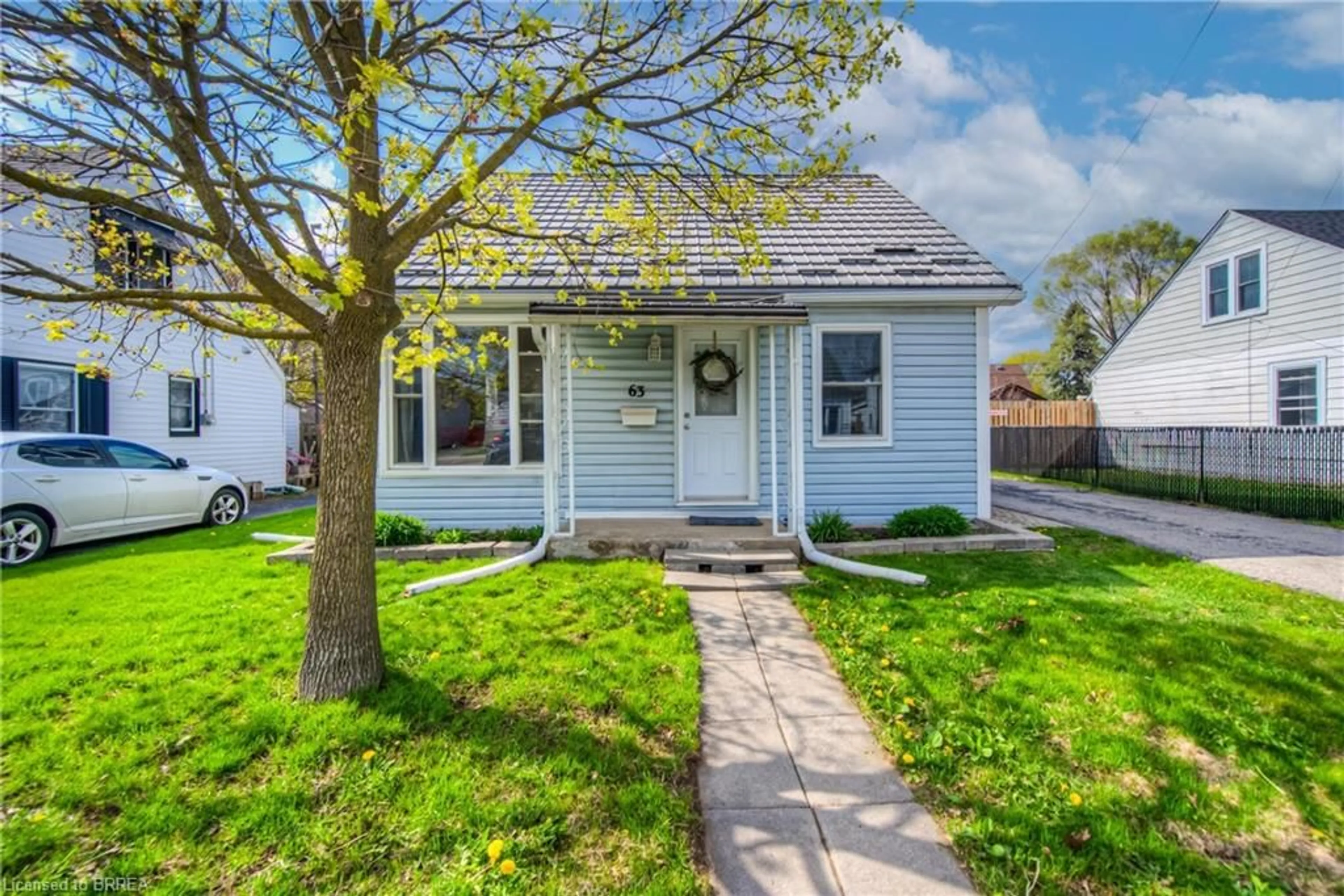 Home with vinyl exterior material, street for 63 Tenth Ave, Brantford Ontario N3S 1G3