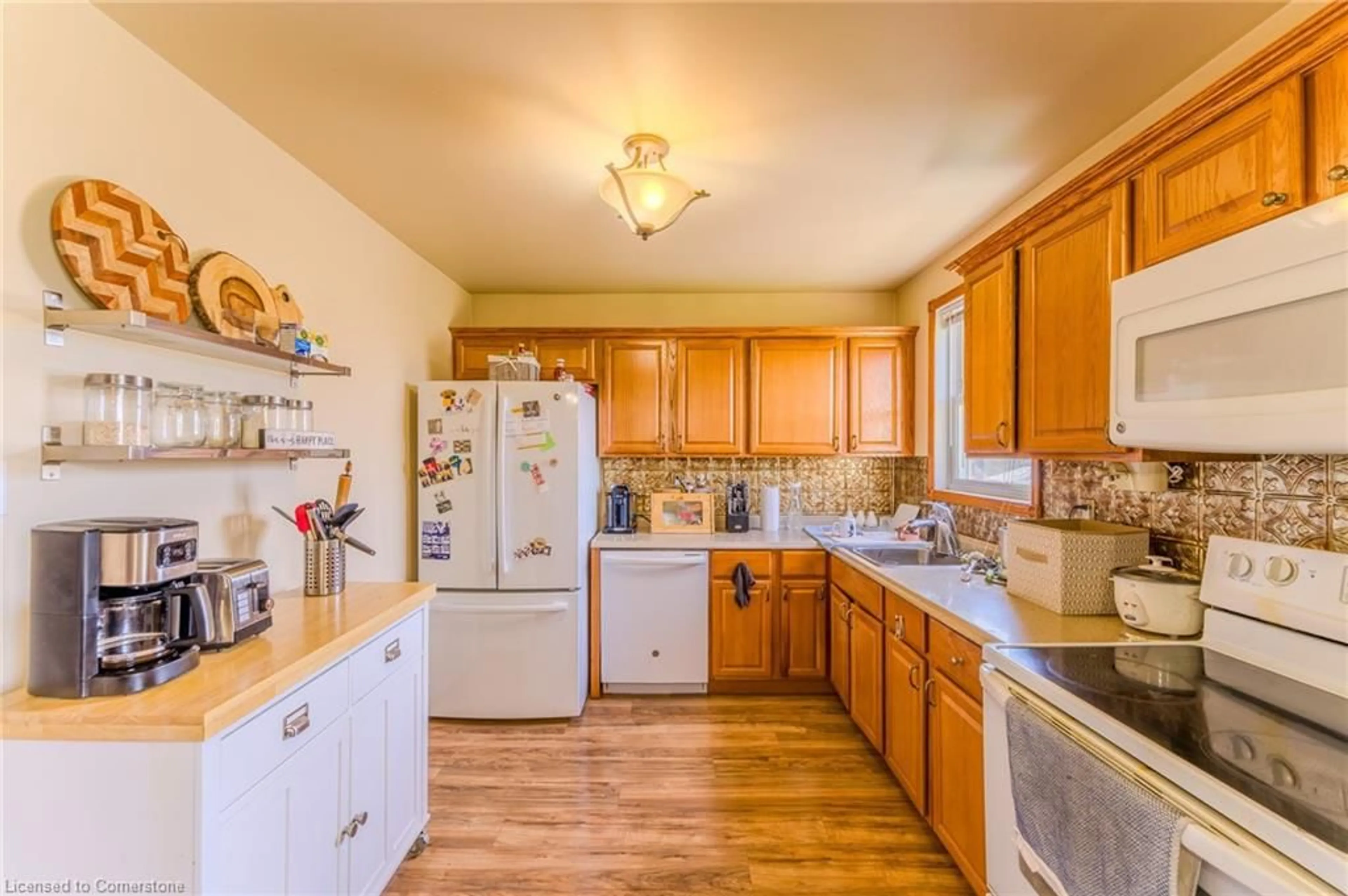 Standard kitchen, unknown for 120 Howard Ave, Hamilton Ontario L9A 2W7