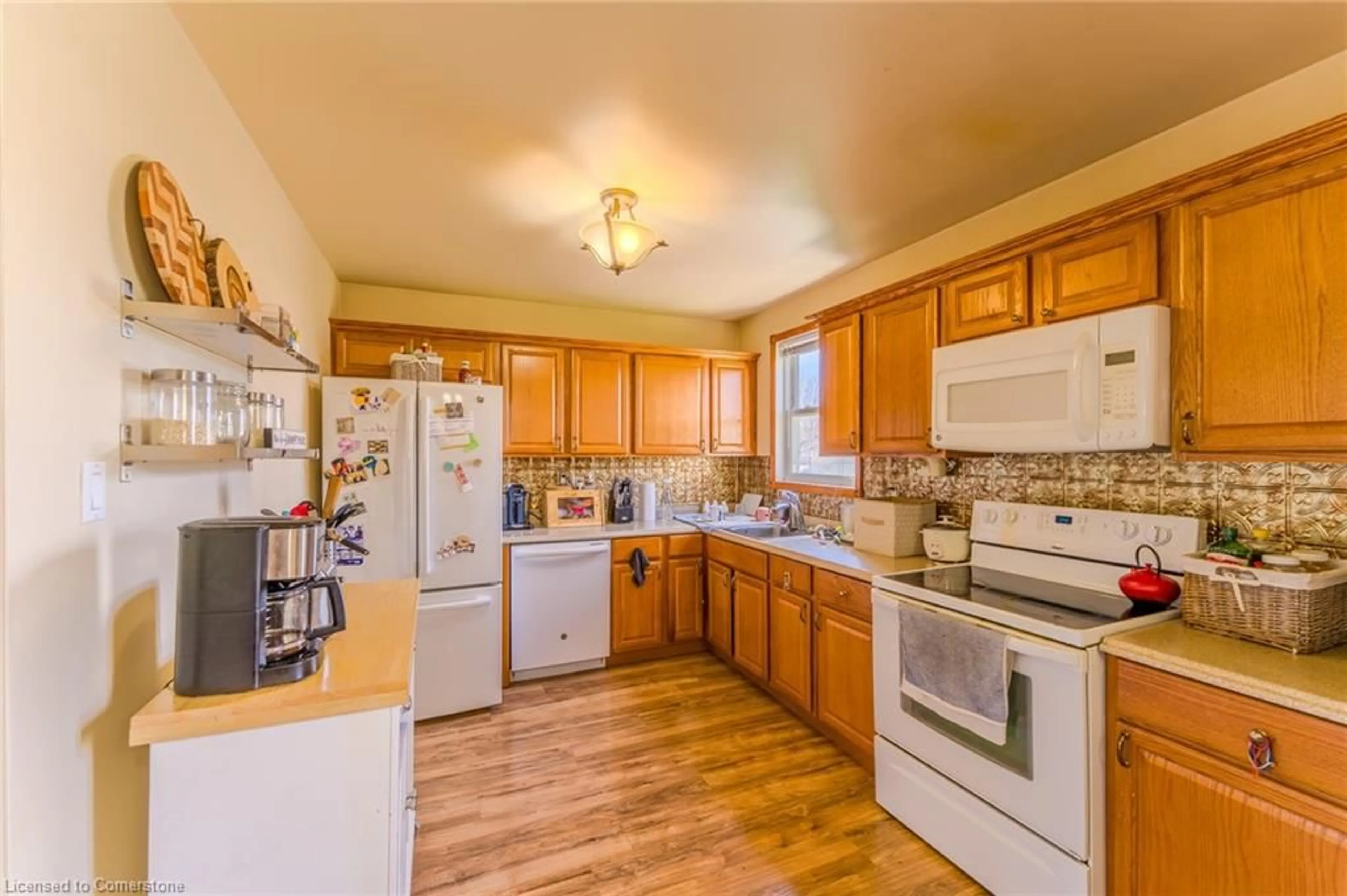 Standard kitchen, unknown for 120 Howard Ave, Hamilton Ontario L9A 2W7