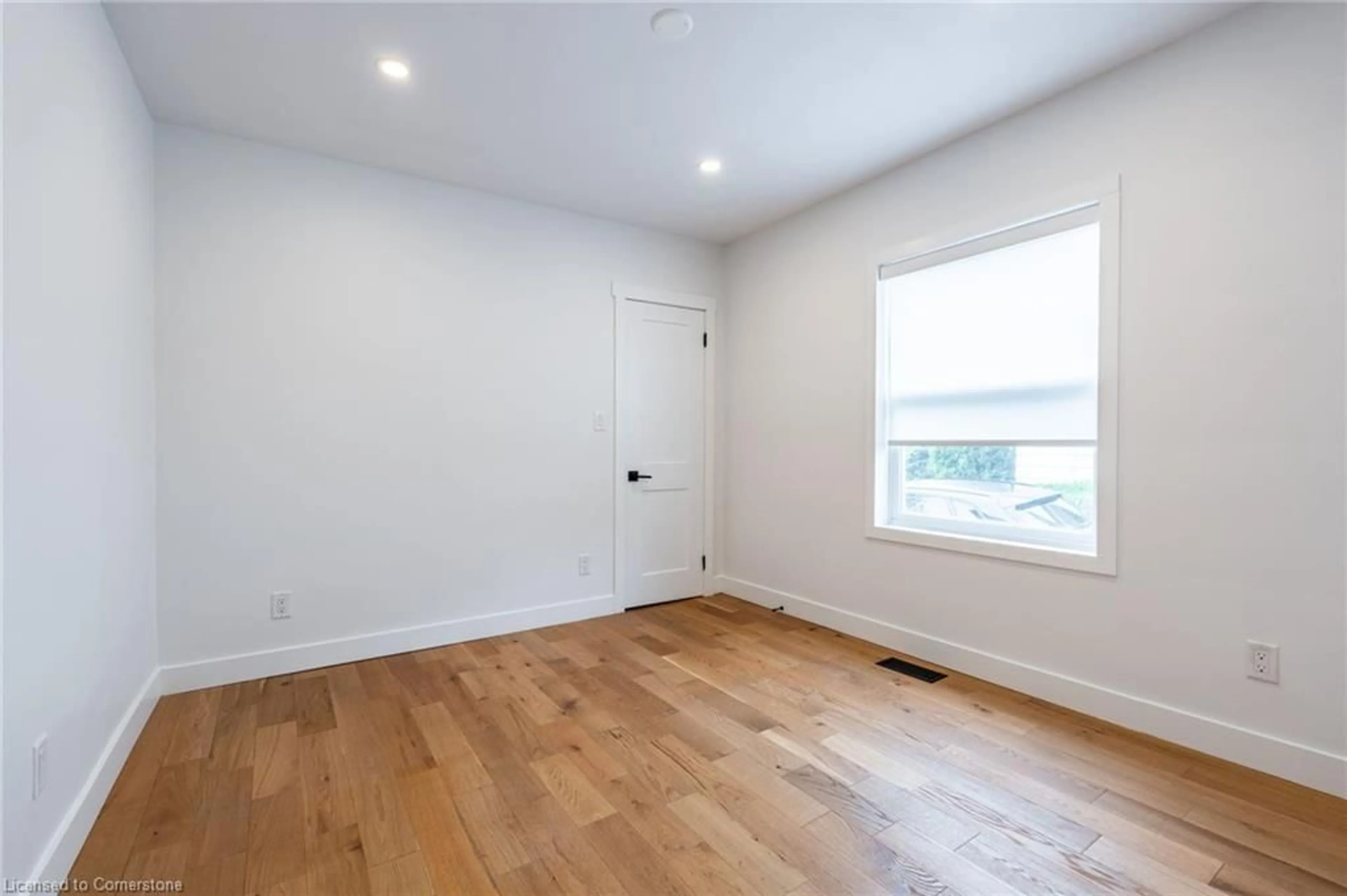 A pic of a room for 182 Cloverdale Ave, Hamilton Ontario L8K 4M3
