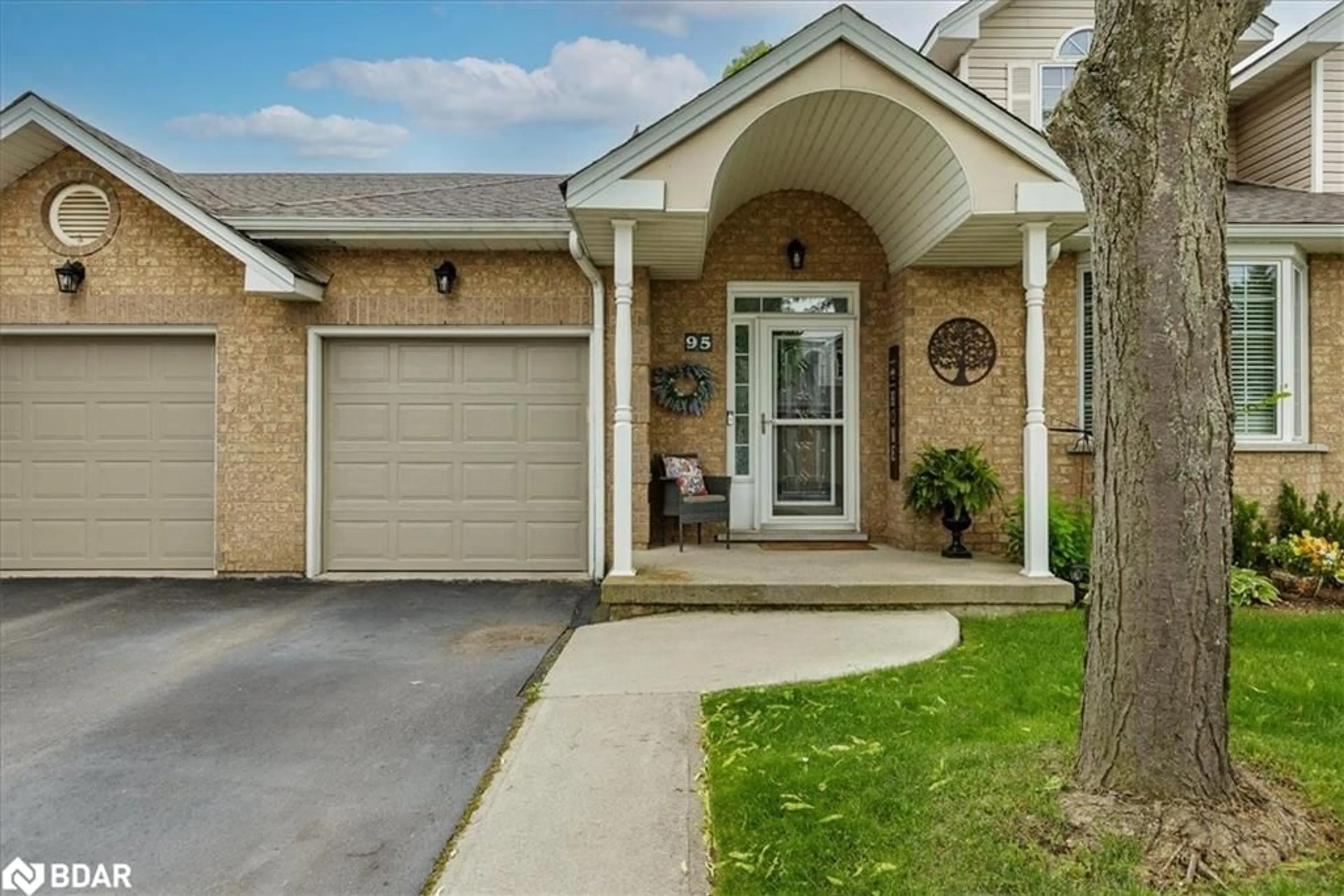 Unknown for 95 Twentyplace Blvd, Hamilton Ontario L0R 1W0