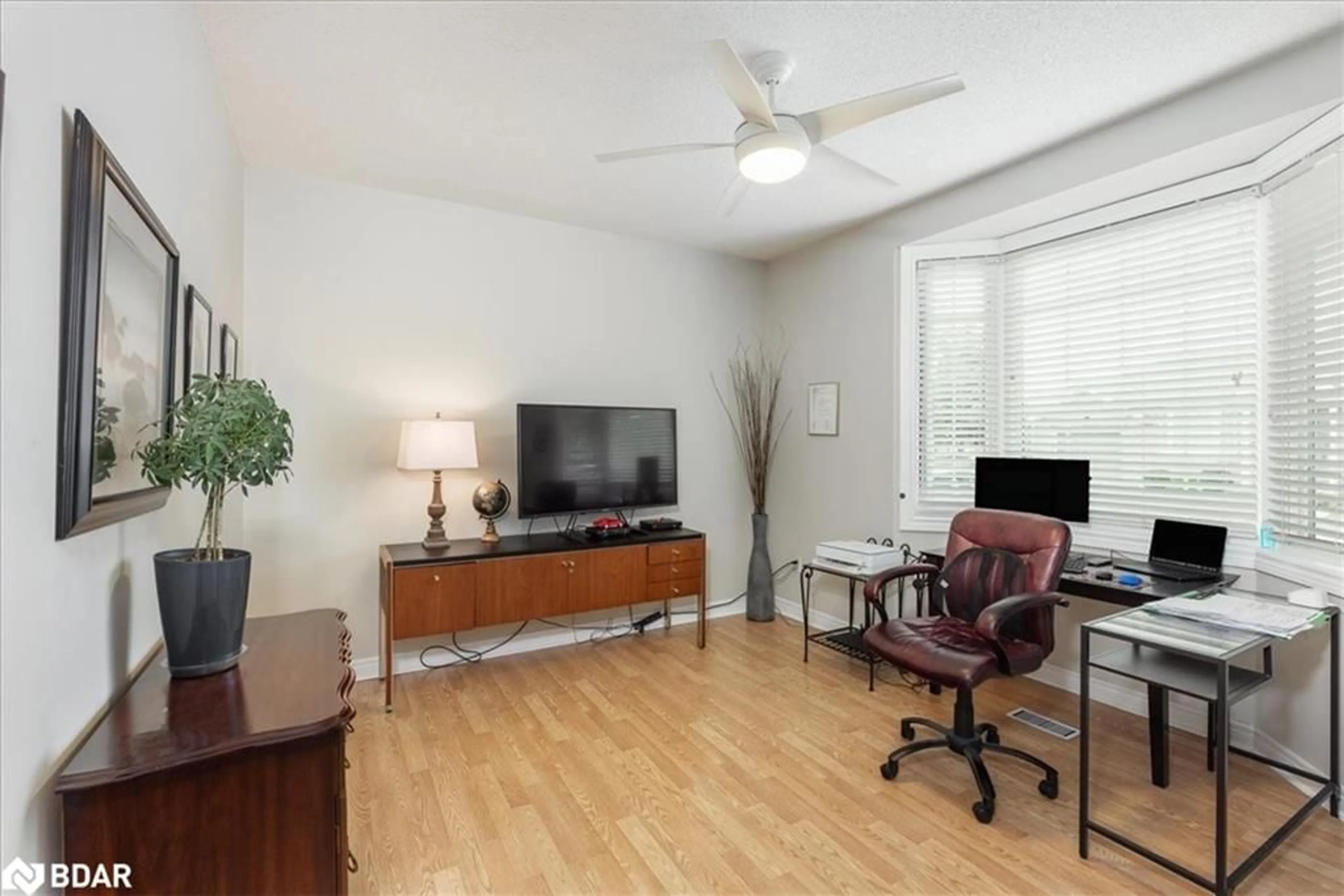 A pic of a room for 95 Twentyplace Blvd, Hamilton Ontario L0R 1W0