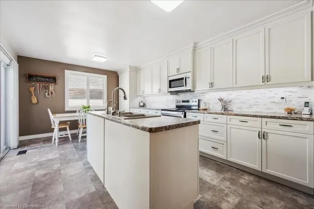 Additional property image - 11 Stonehenge Pl