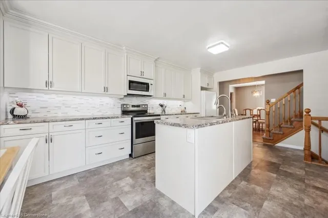Additional property image - 11 Stonehenge Pl