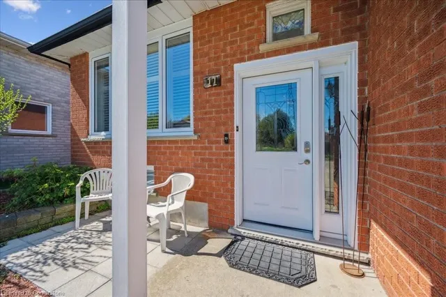 Additional property image - 11 Stonehenge Pl