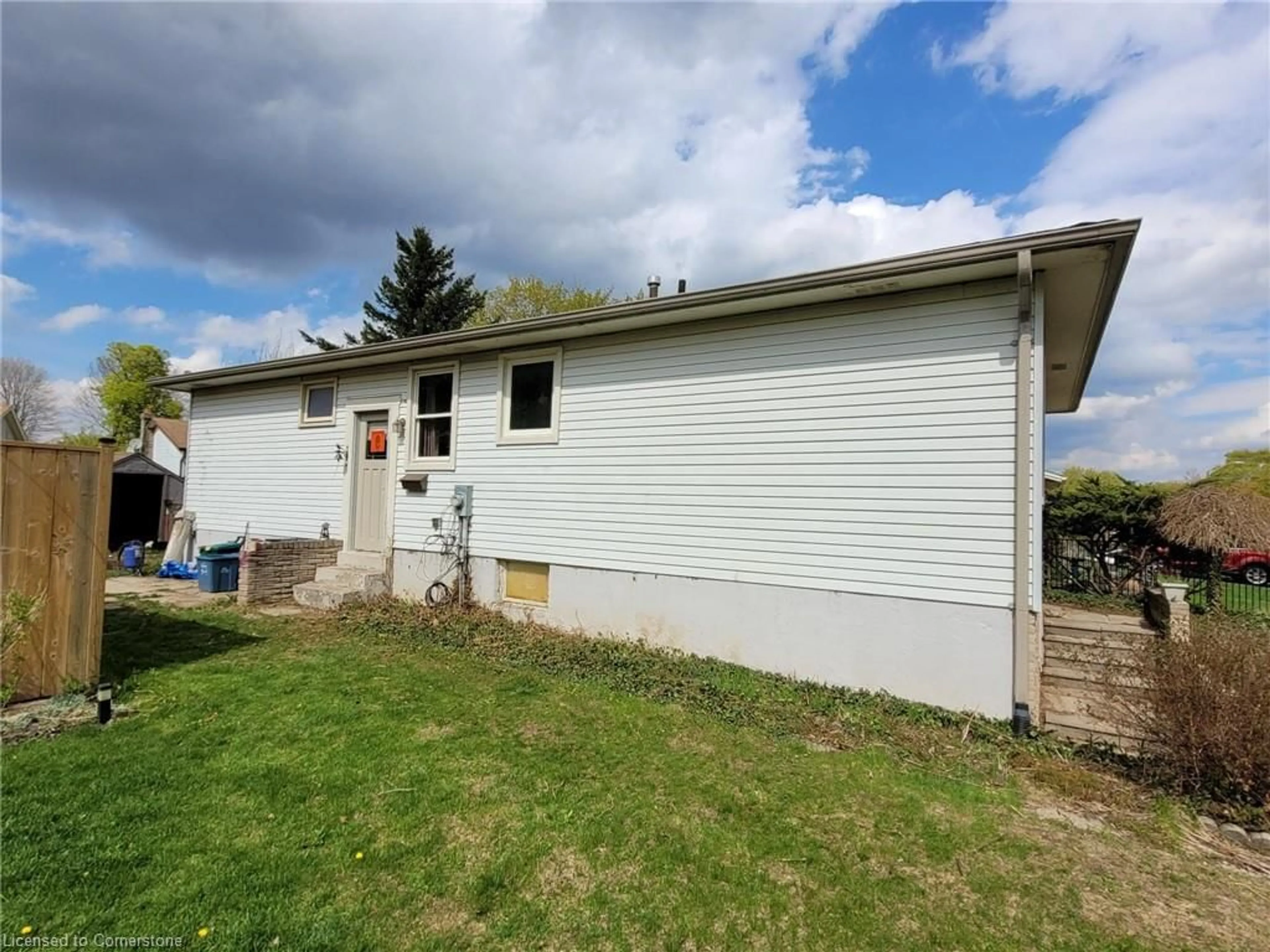 Unknown for 10 Uplands Dr, Brantford Ontario N3R 6H6