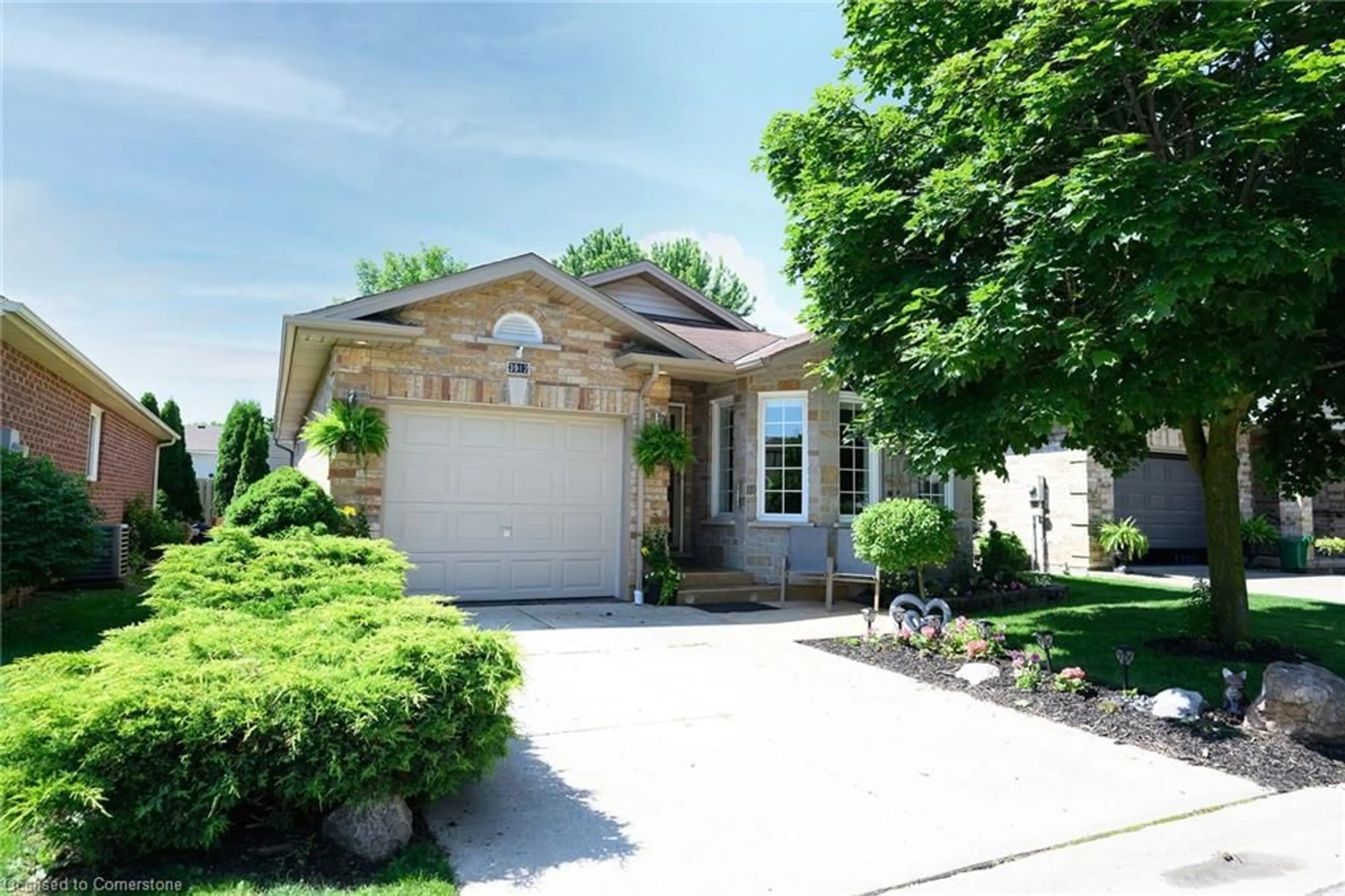 Home with vinyl exterior material, street for 3912 Durban Lane, Vineland Ontario L0R 2C0