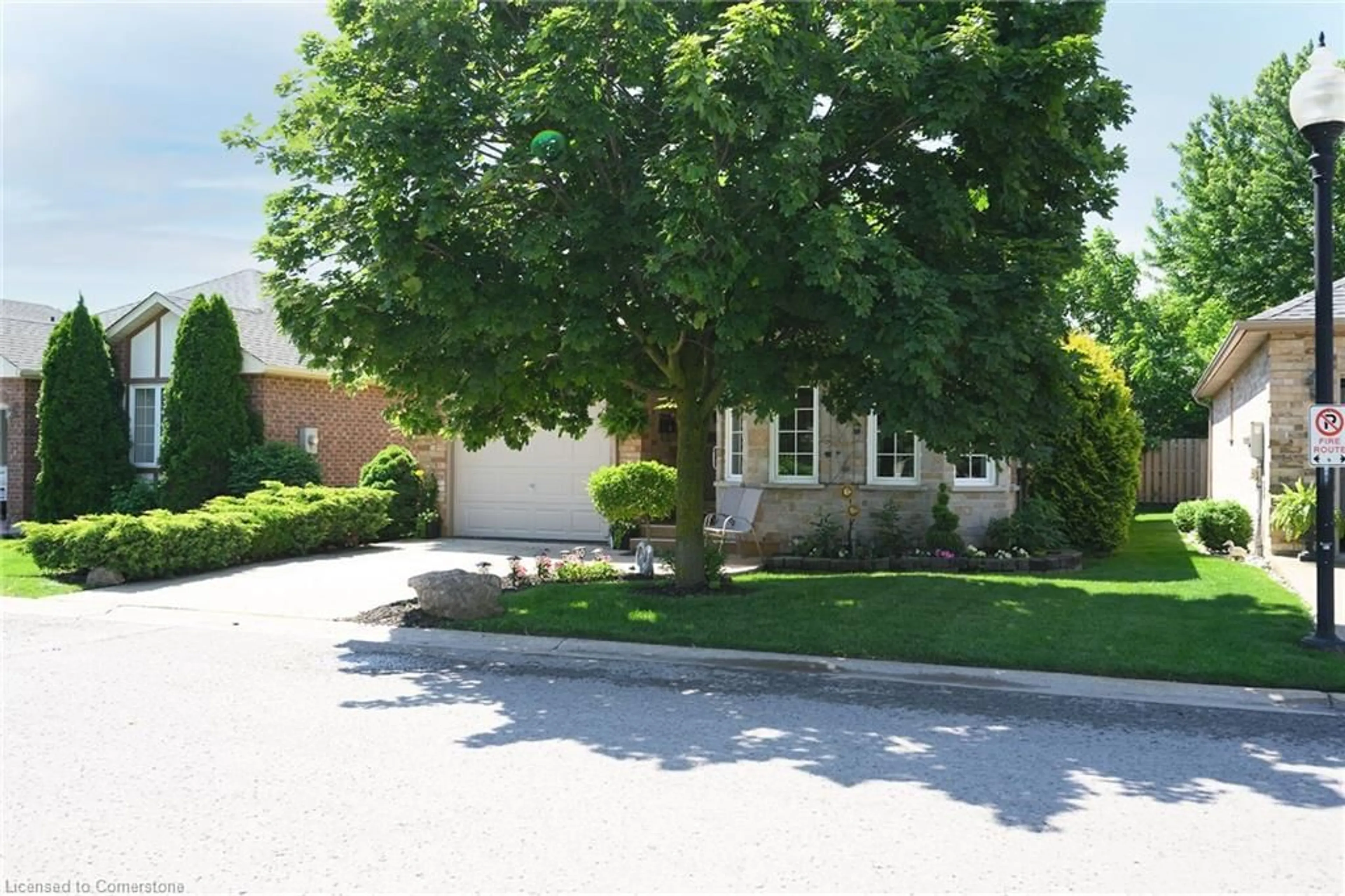 A pic from outside/outdoor area/front of a property/back of a property/a pic from drone, street for 3912 Durban Lane, Vineland Ontario L0R 2C0