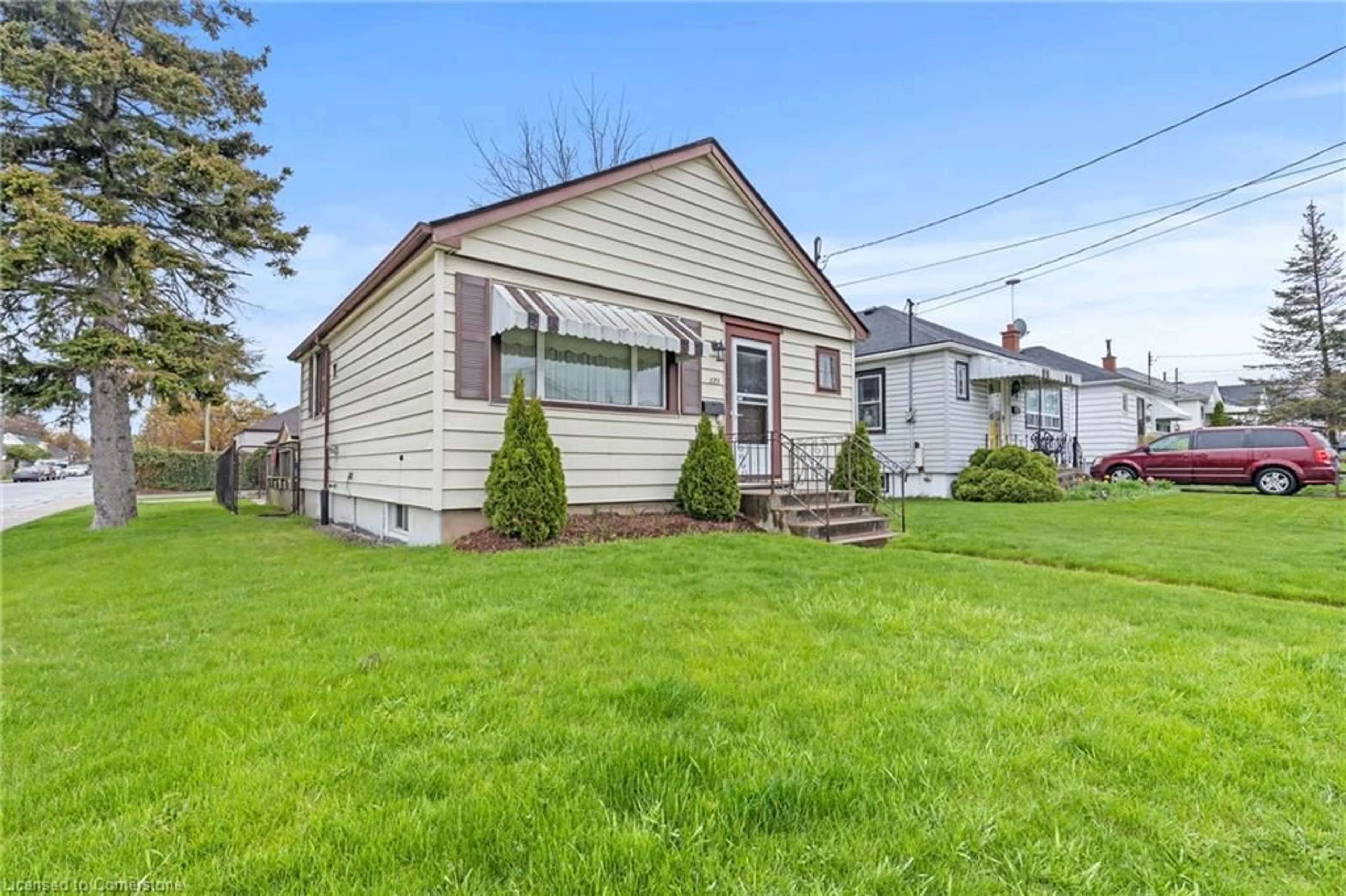 Home with vinyl exterior material, street for 171 Cochrane Rd, Hamilton Ontario L8K 3G5