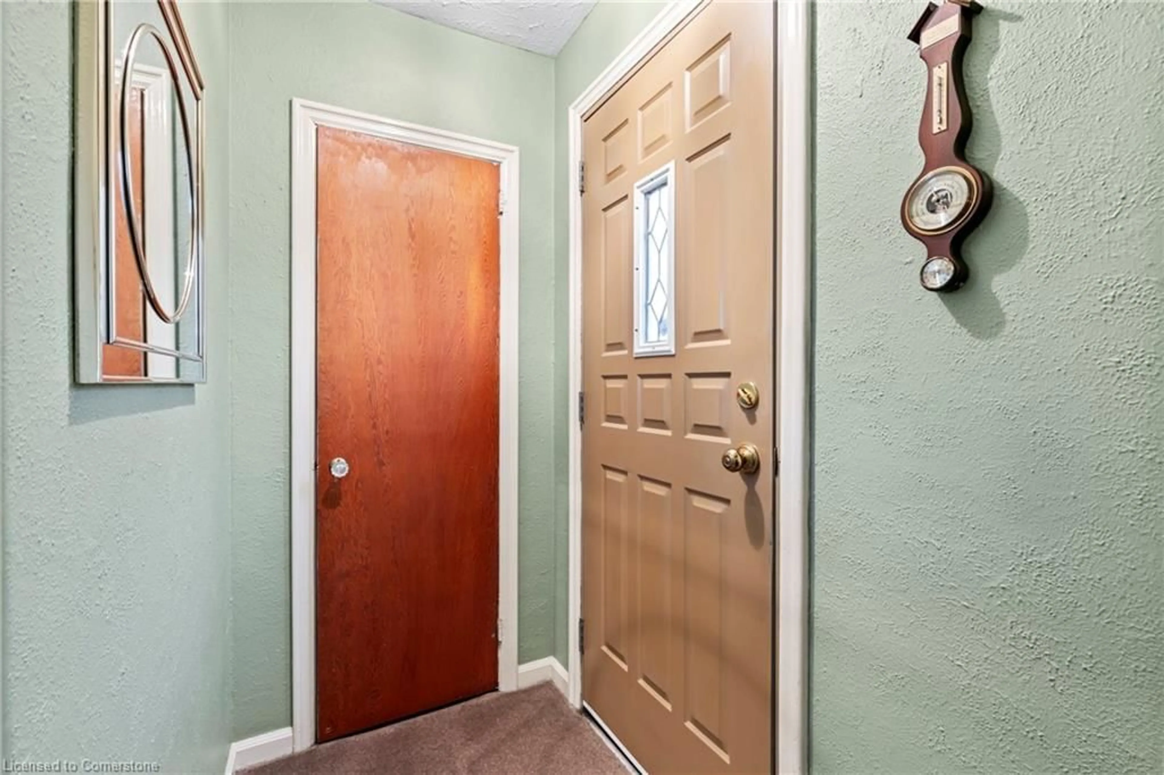 Indoor entryway for 171 Cochrane Rd, Hamilton Ontario L8K 3G5