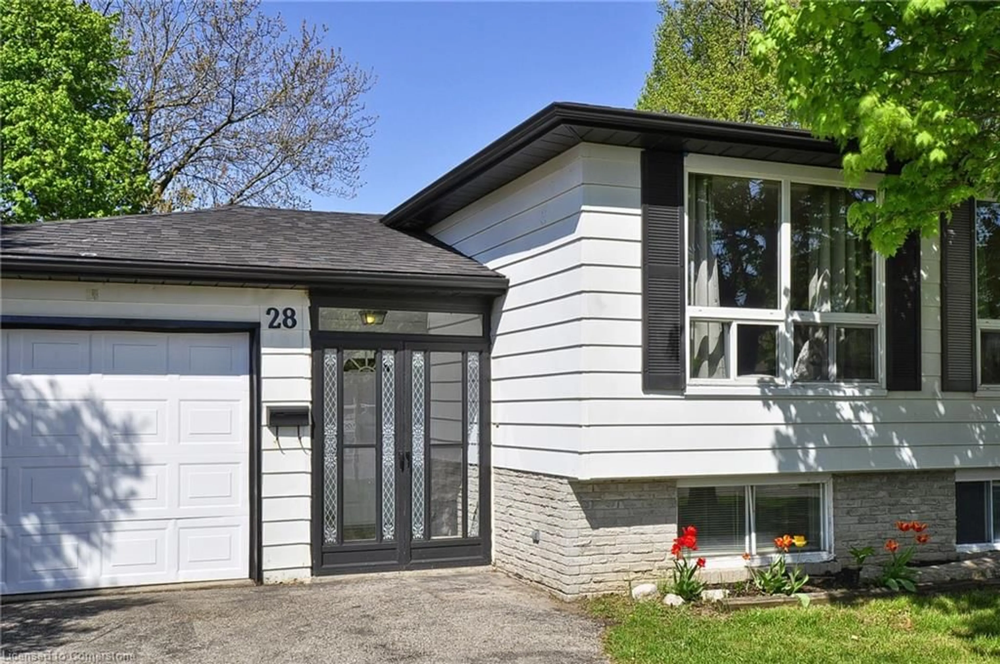 Home with vinyl exterior material, street for 28 Pino Pl, Cambridge Ontario N3C 3B3