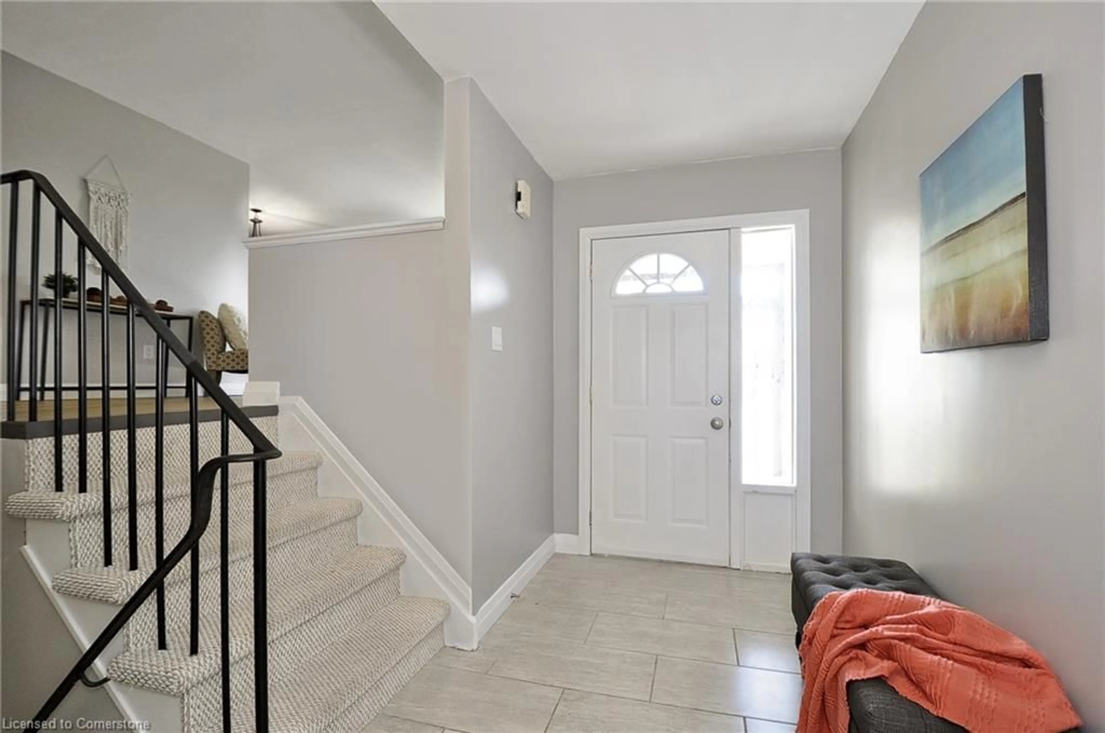 Indoor entryway for 28 Pino Pl, Cambridge Ontario N3C 3B3
