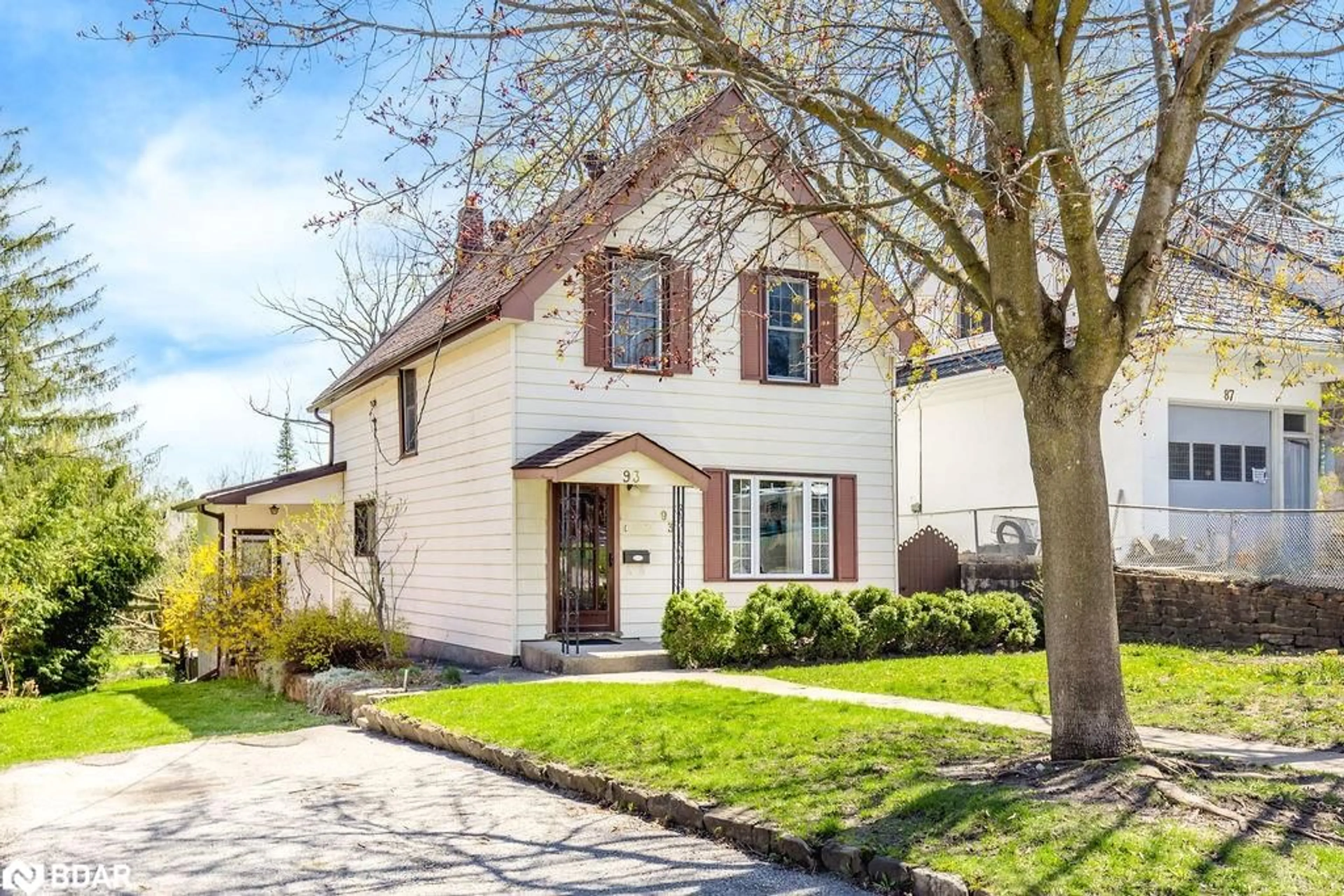 Home with brick exterior material, street for 93 Jarvis St, Orillia Ontario L3V 2A4