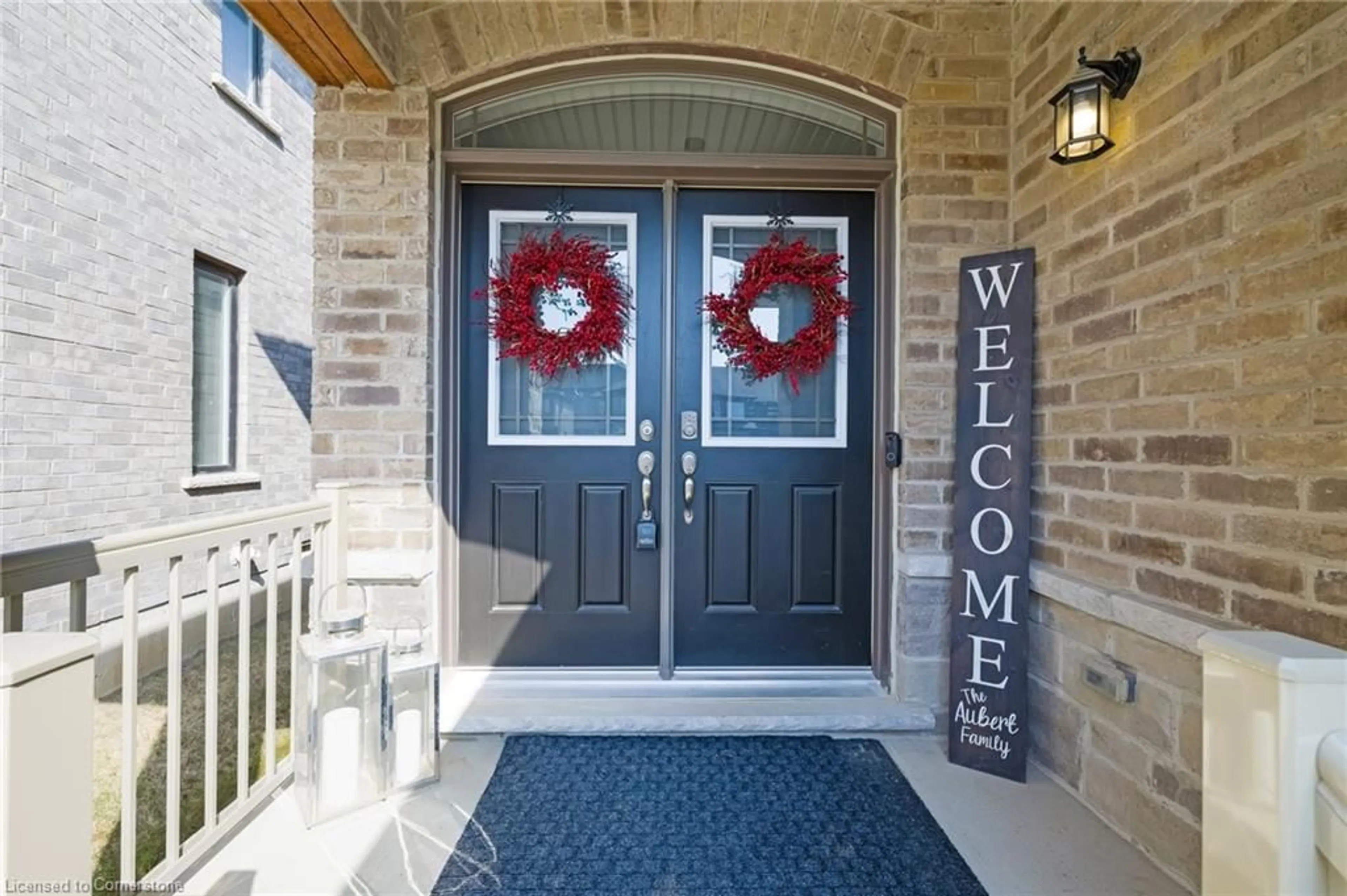 Indoor entryway for 196 Longboat Run West, Brantford Ontario N3T 0T1